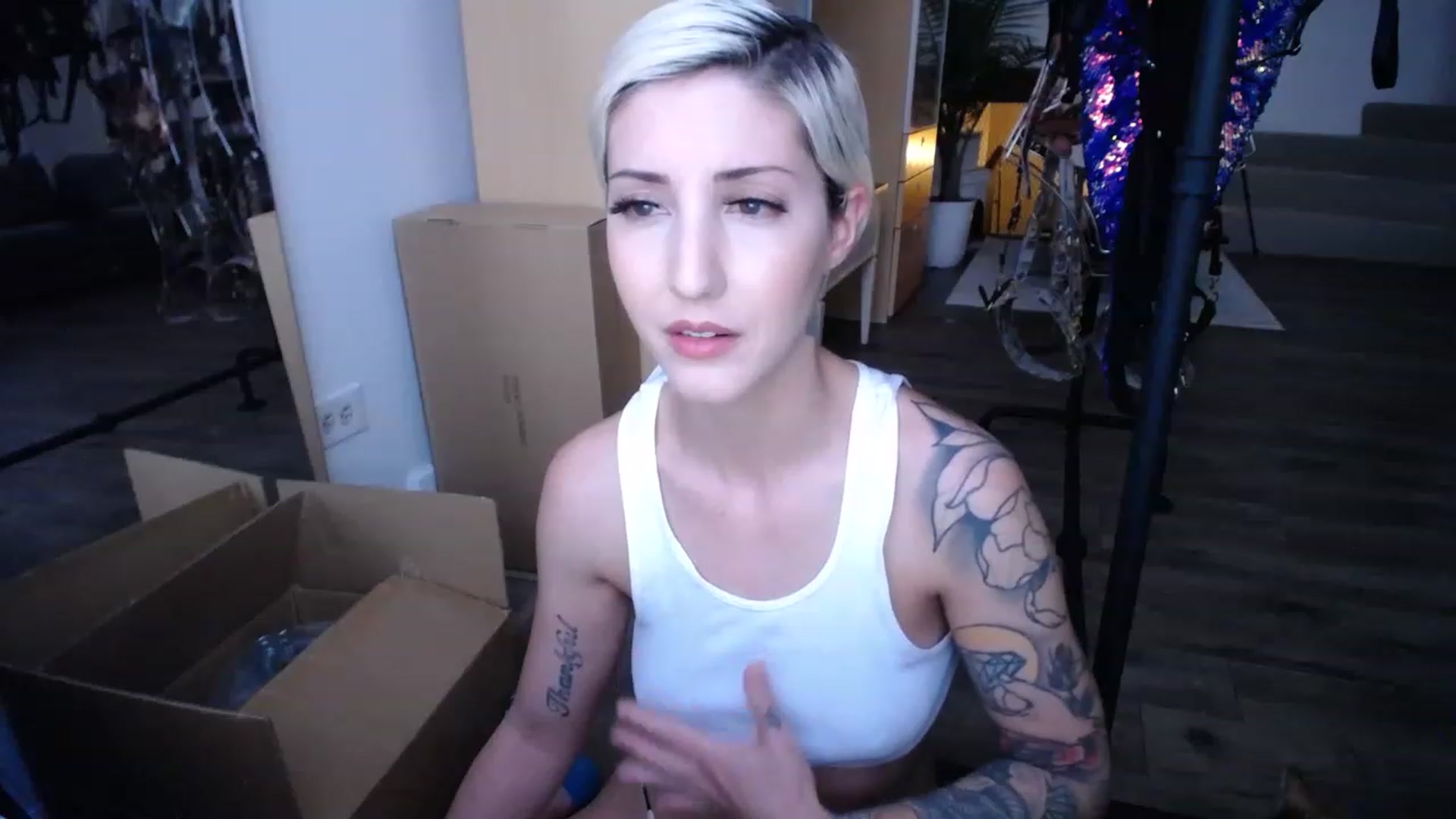 Gallery image thumbnail from ItsJade's myfreecams stream on, 04/15/2023, 24:40 image 15 of 20
