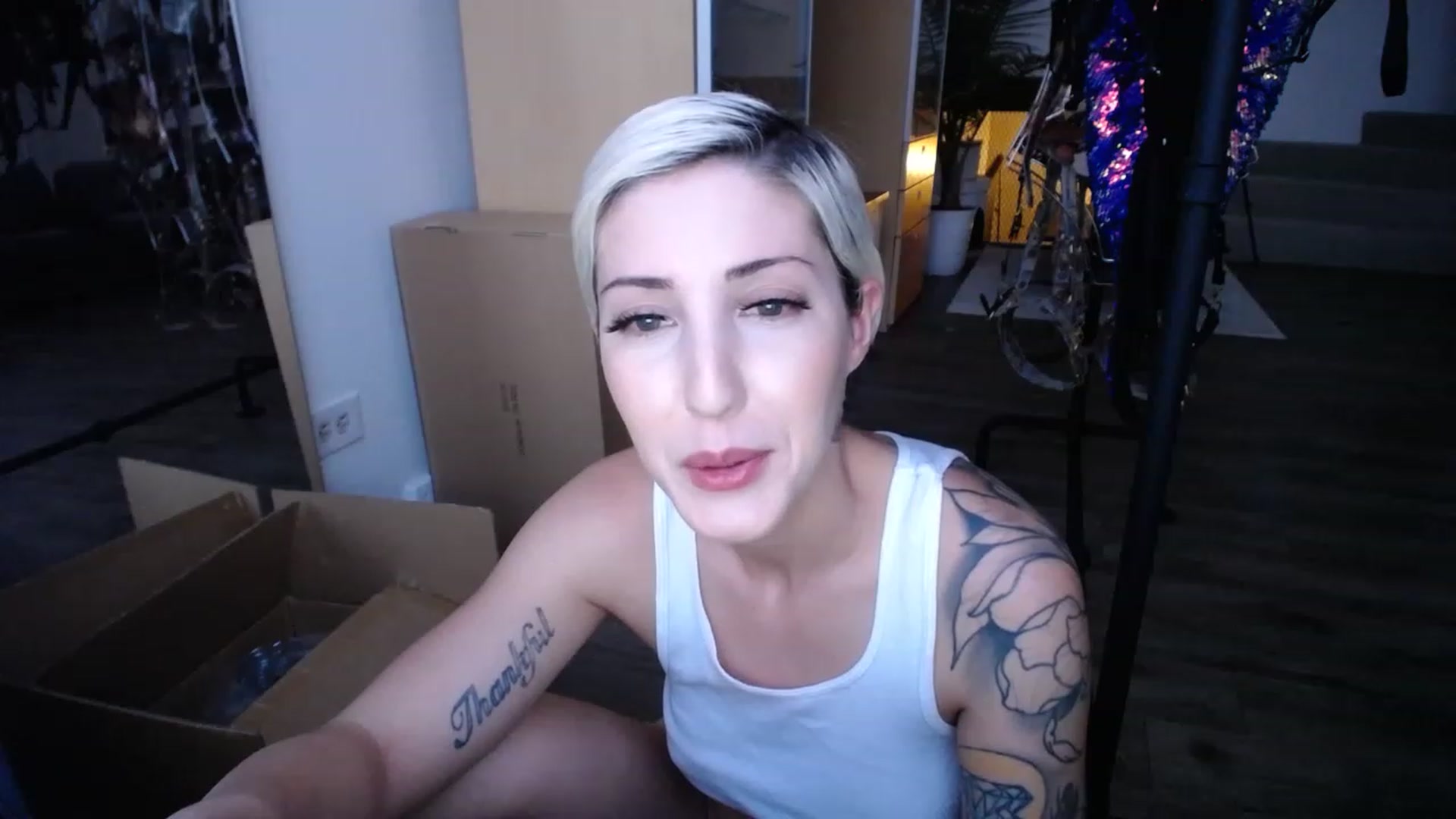 Gallery image thumbnail from ItsJade's myfreecams stream on, 04/15/2023, 24:40 image 17 of 20
