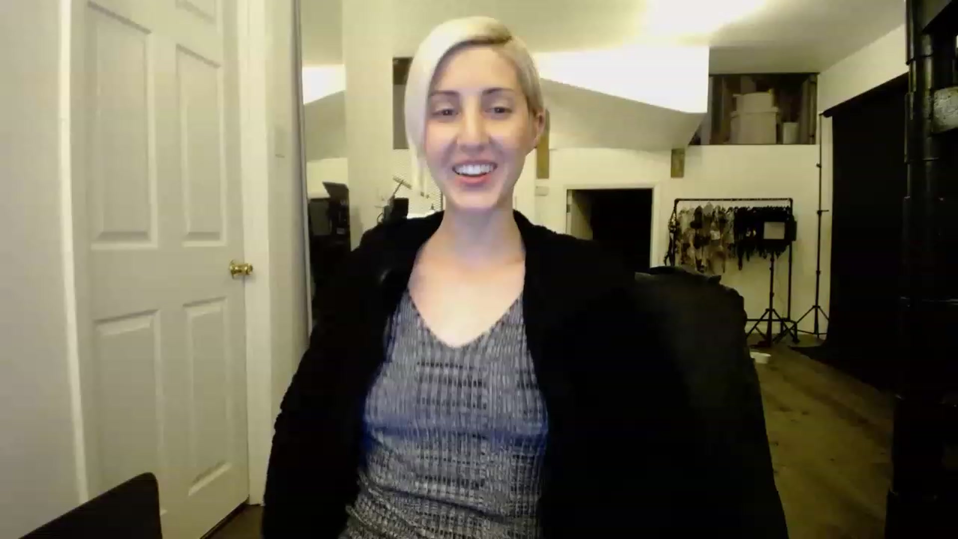 Gallery image thumbnail from ItsJade's myfreecams stream on, 05/03/2023, 03:29 image 7 of 20