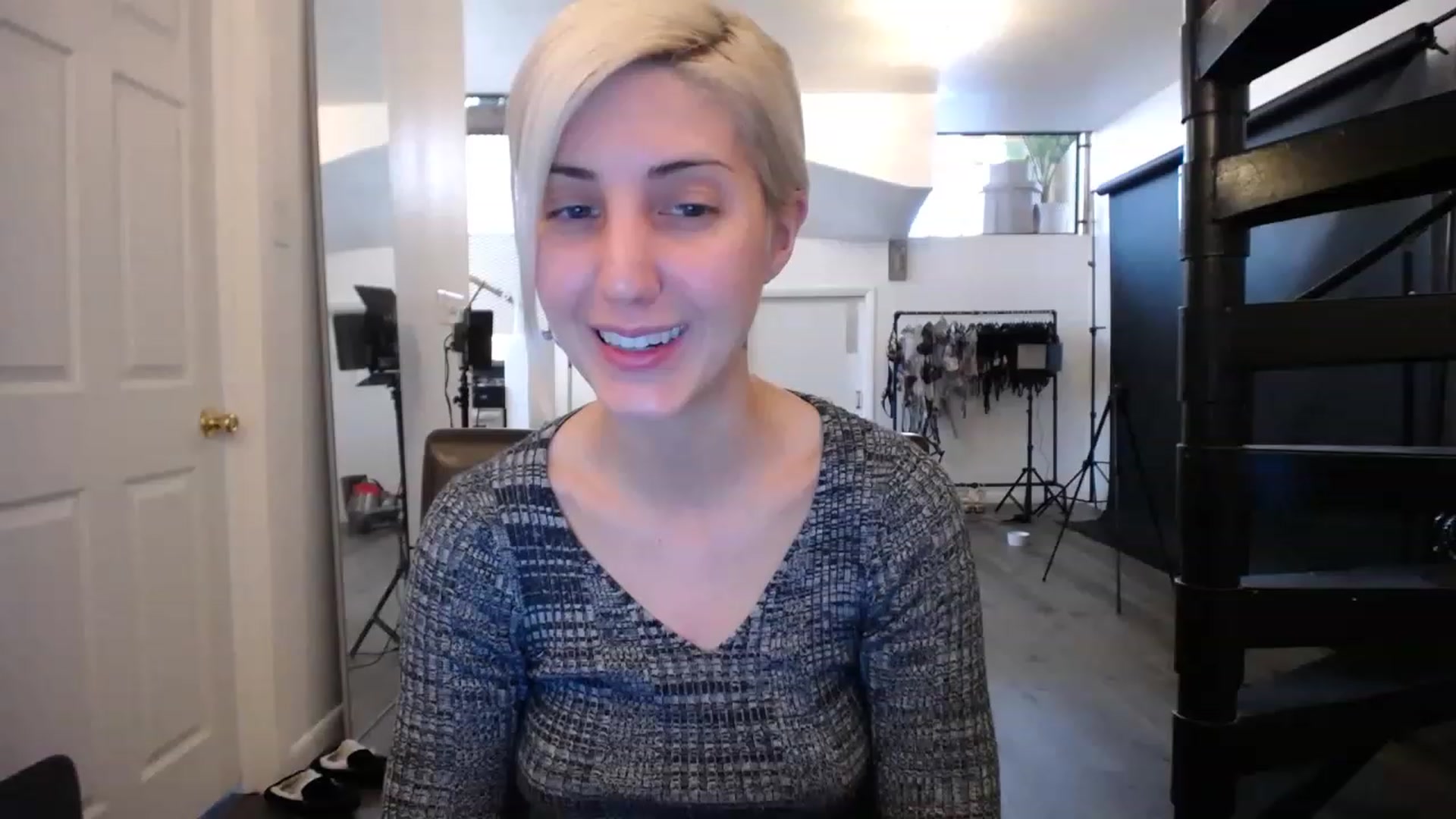 Gallery image thumbnail from ItsJade's myfreecams stream on, 05/03/2023, 19:01 image 10 of 20
