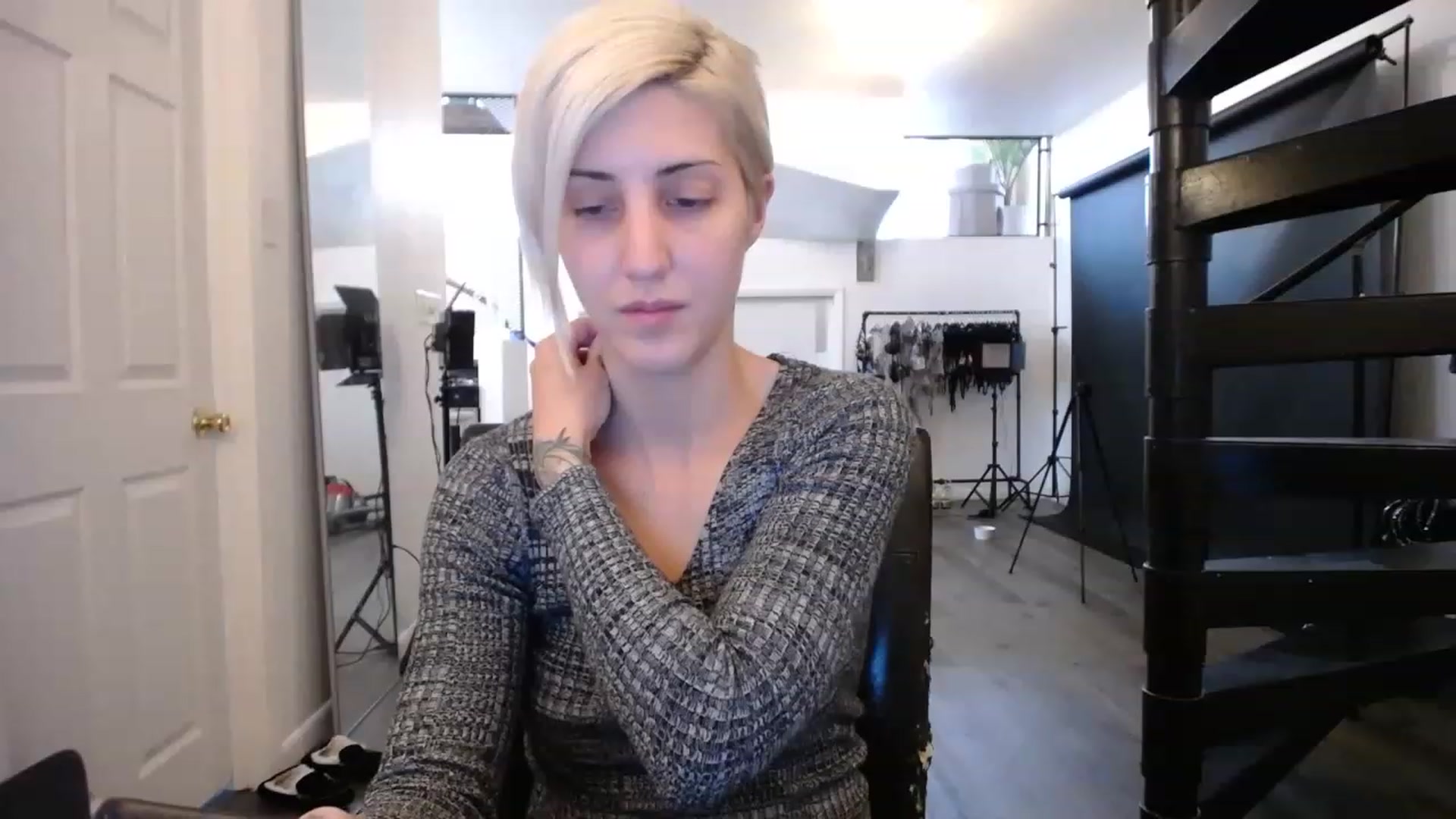 Gallery image thumbnail from ItsJade's myfreecams stream on, 05/03/2023, 19:01 image 3 of 20