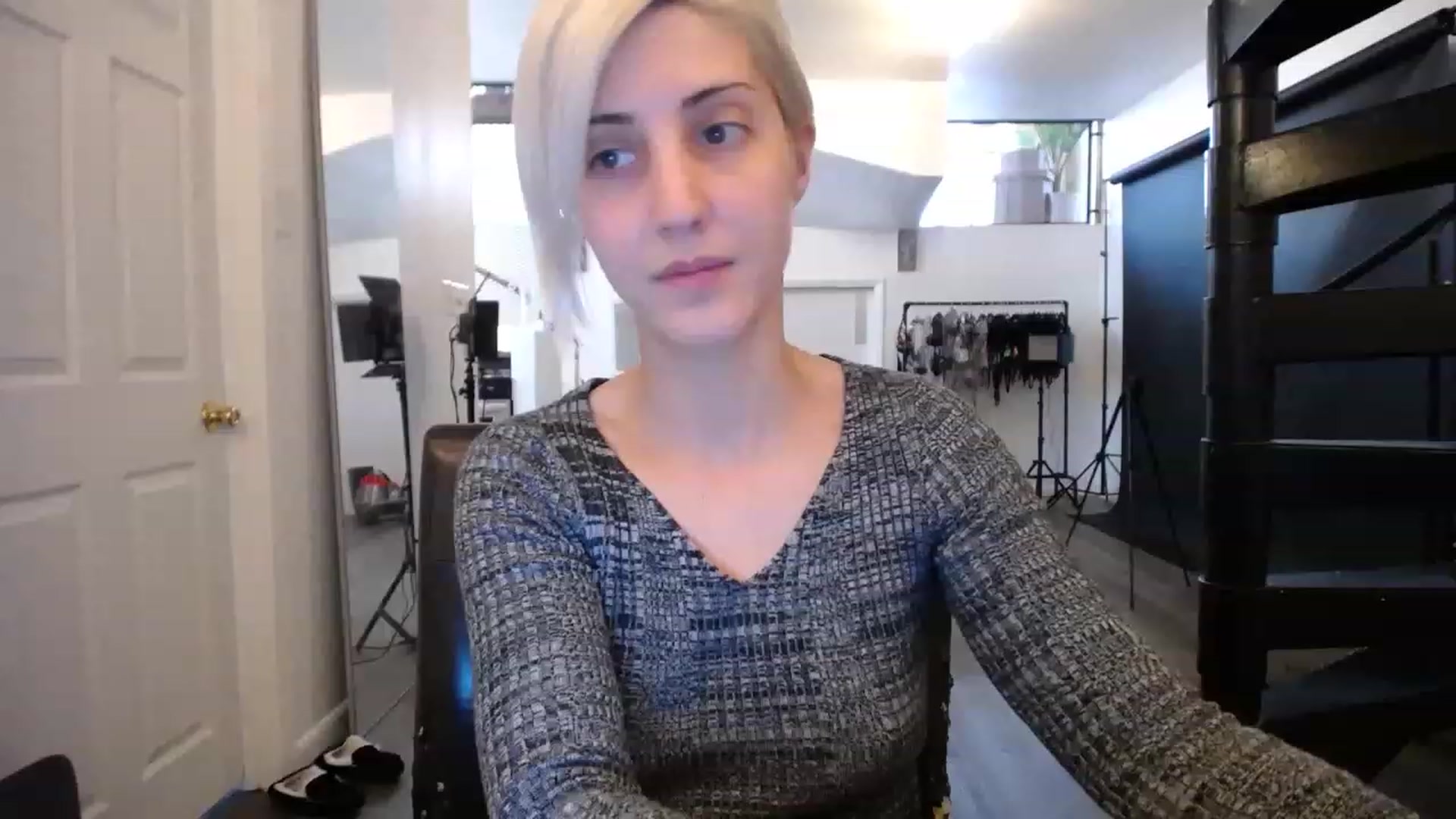 Gallery image thumbnail from ItsJade's myfreecams stream on, 05/03/2023, 19:01 image 15 of 20