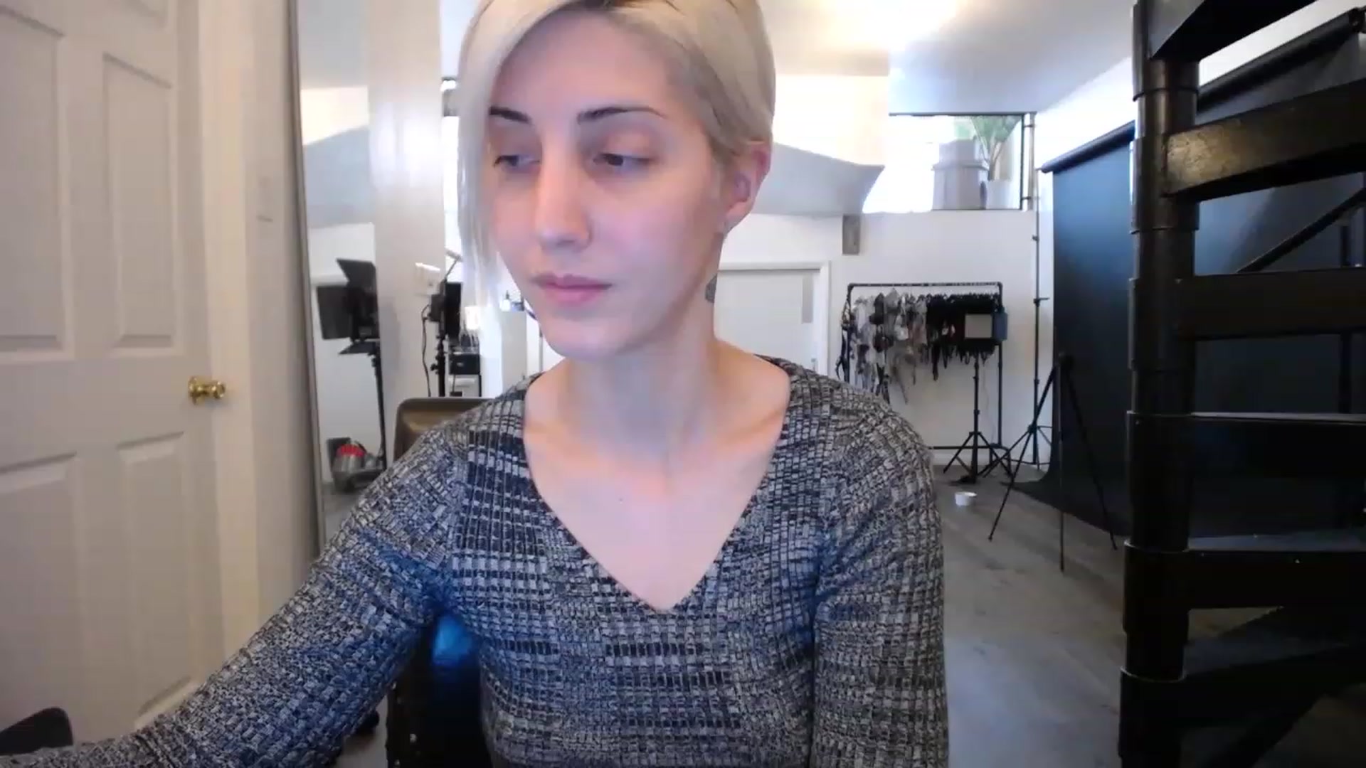 Gallery image thumbnail from ItsJade's myfreecams stream on, 05/03/2023, 19:01 image 19 of 20
