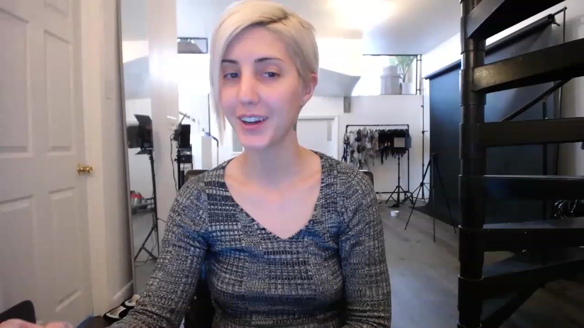 Gallery image thumbnail from ItsJade's myfreecams stream on, 05/03/2023, 19:01 image 4 of 20