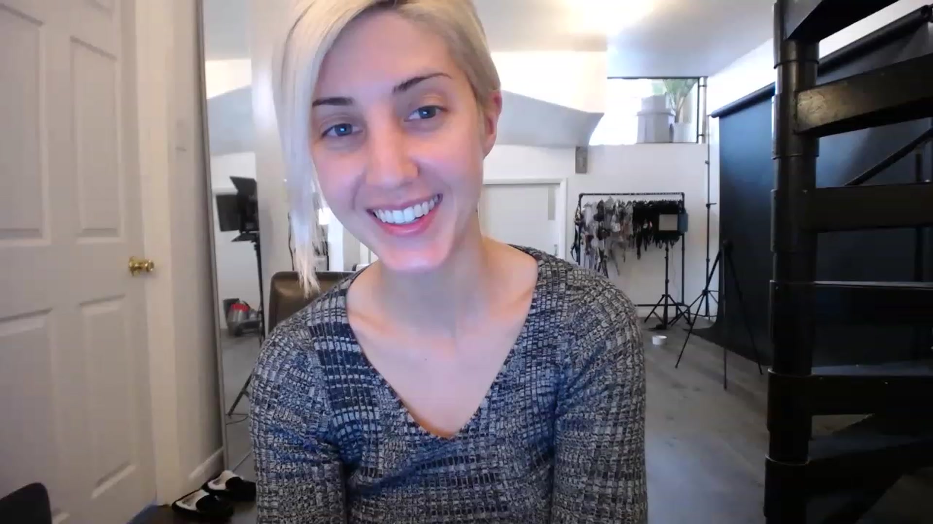 Gallery image thumbnail from ItsJade's myfreecams stream on, 05/03/2023, 19:01 image 16 of 20