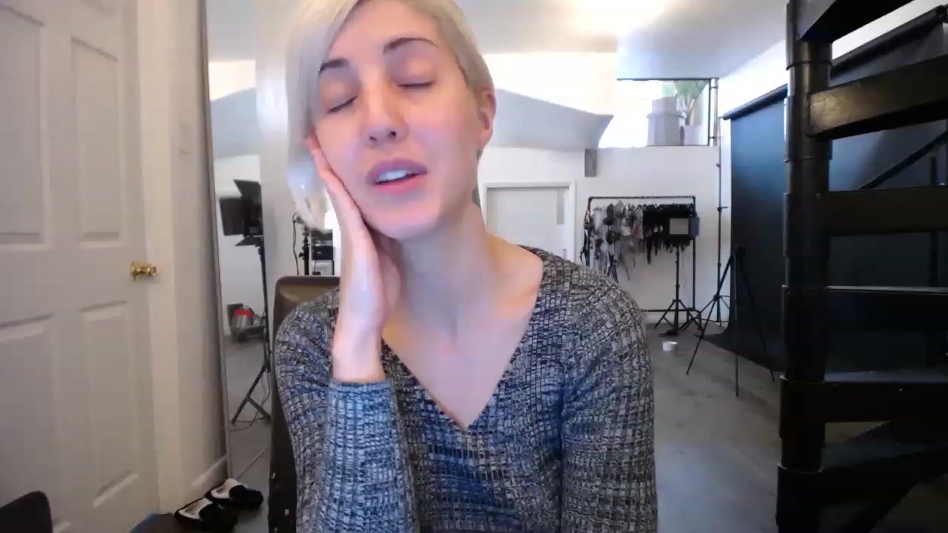 Gallery image thumbnail from ItsJade's myfreecams stream on, 05/03/2023, 19:01 image 17 of 20