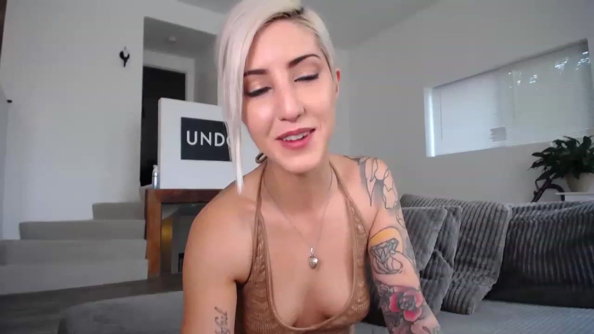 Gallery image thumbnail from ItsJade's myfreecams stream on, 05/12/2023, 15:38 image 11 of 20