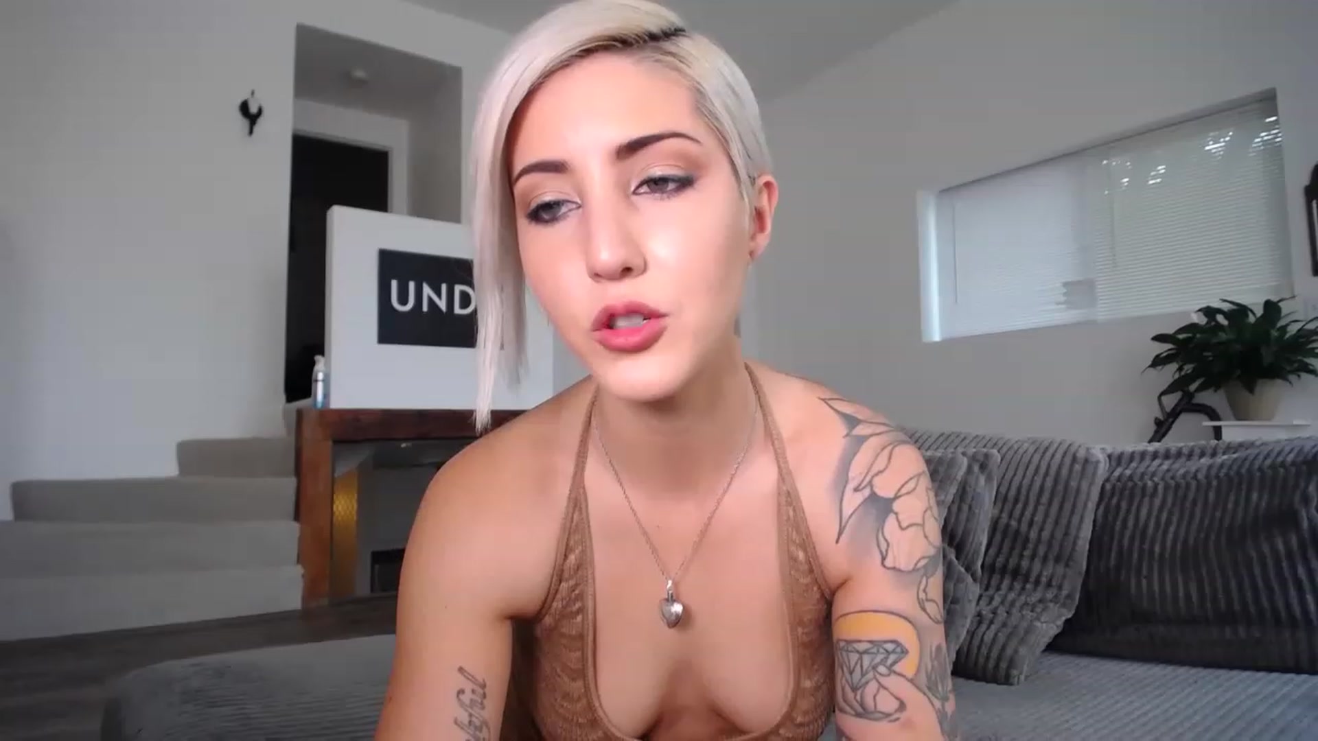 Gallery image thumbnail from ItsJade's myfreecams stream on, 05/12/2023, 15:38 image 7 of 20