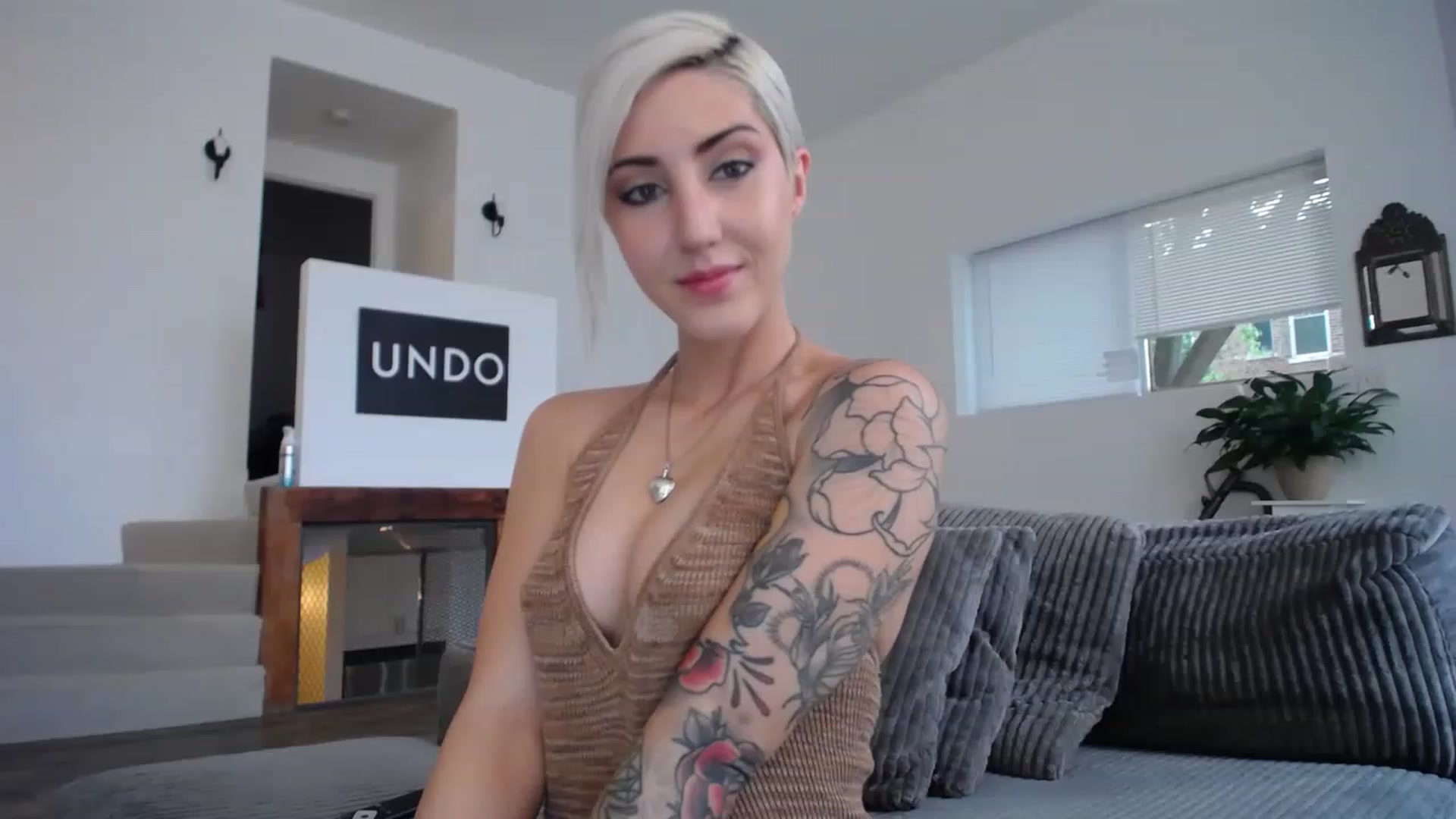 Gallery image thumbnail from ItsJade's myfreecams stream on, 05/12/2023, 15:38 image 1 of 20