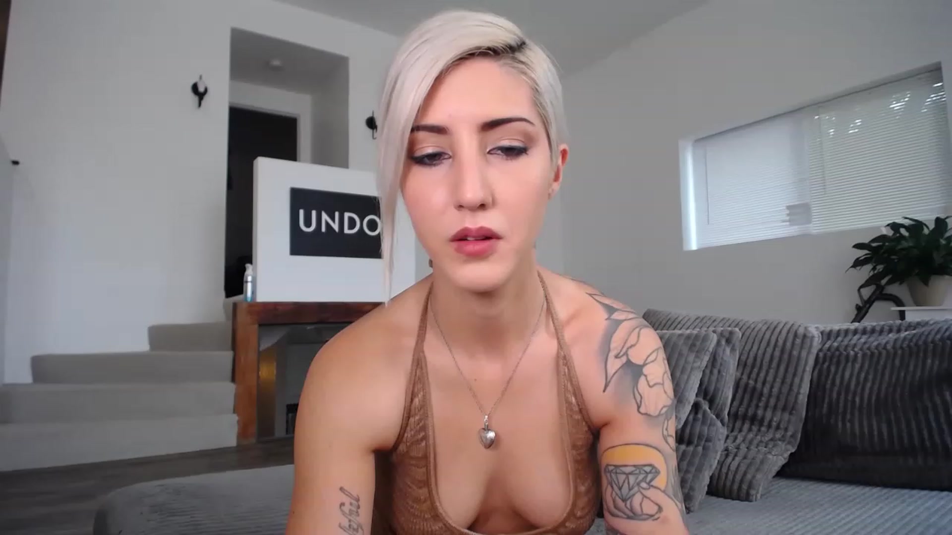 Gallery image thumbnail from ItsJade's myfreecams stream on, 05/12/2023, 15:38 image 12 of 20