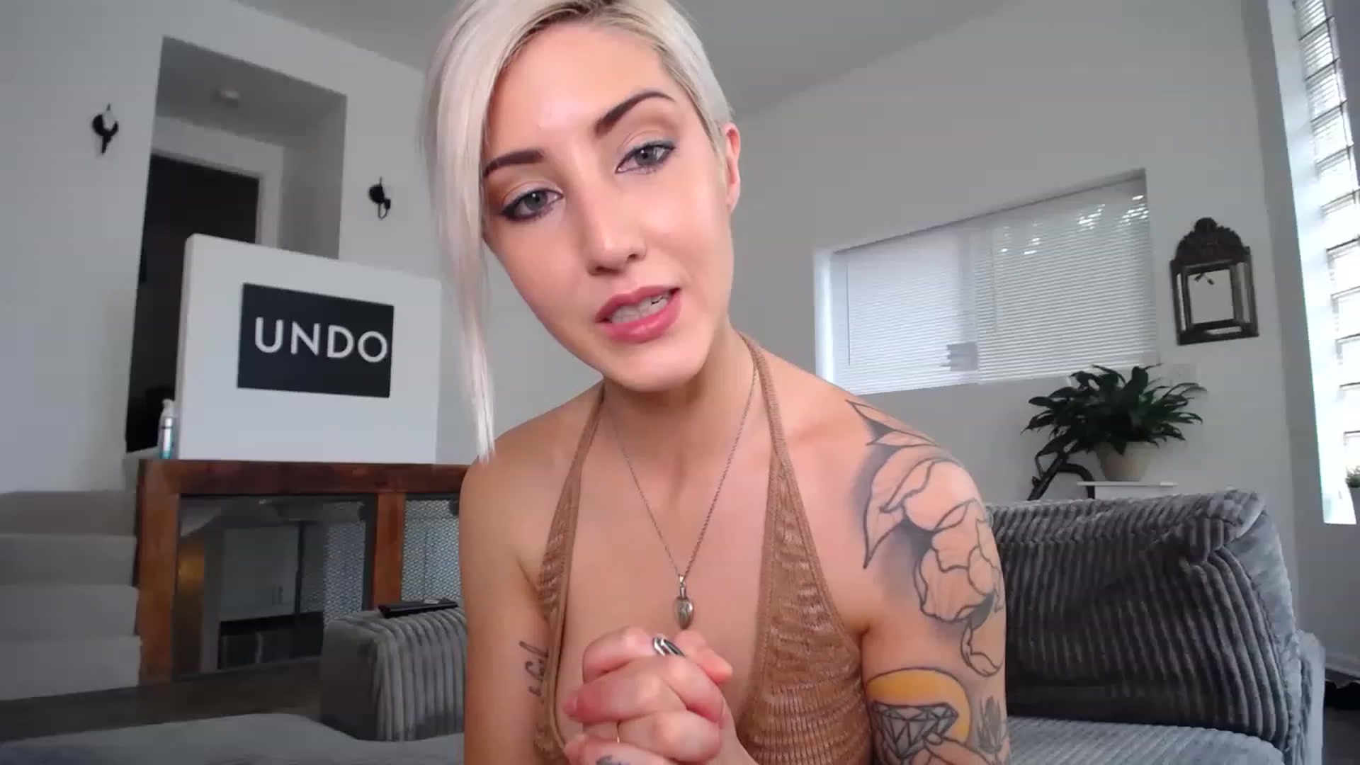 Gallery image thumbnail from ItsJade's myfreecams stream on, 05/12/2023, 15:38 image 18 of 20
