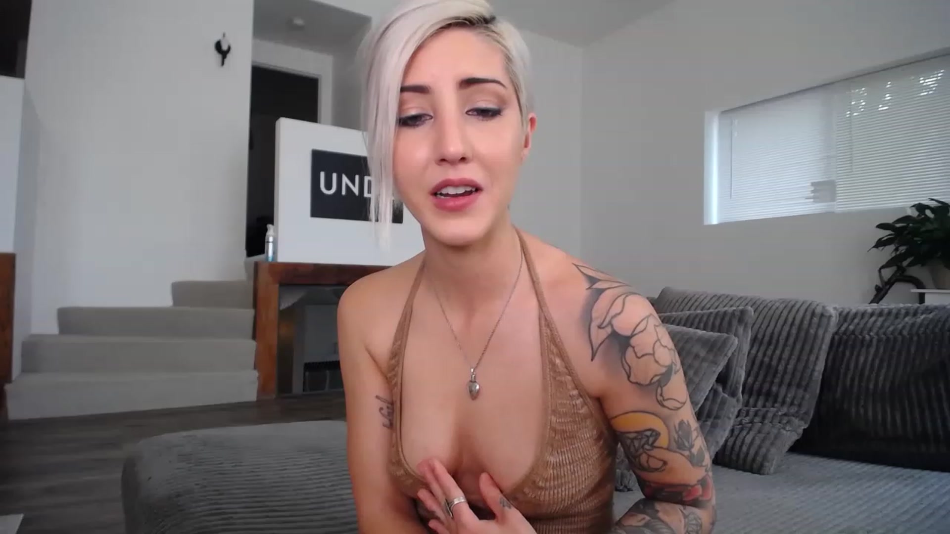 Gallery image thumbnail from ItsJade's myfreecams stream on, 05/12/2023, 17:23 image 11 of 20