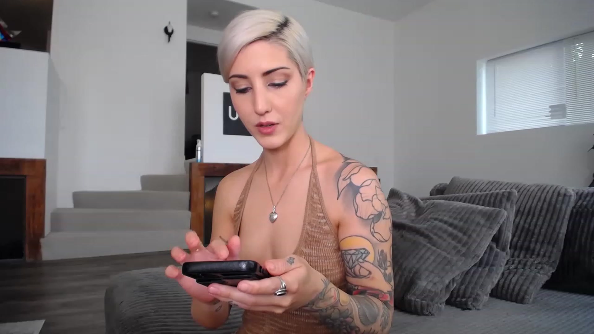 Gallery image thumbnail from ItsJade's myfreecams stream on, 05/12/2023, 17:23 image 14 of 20