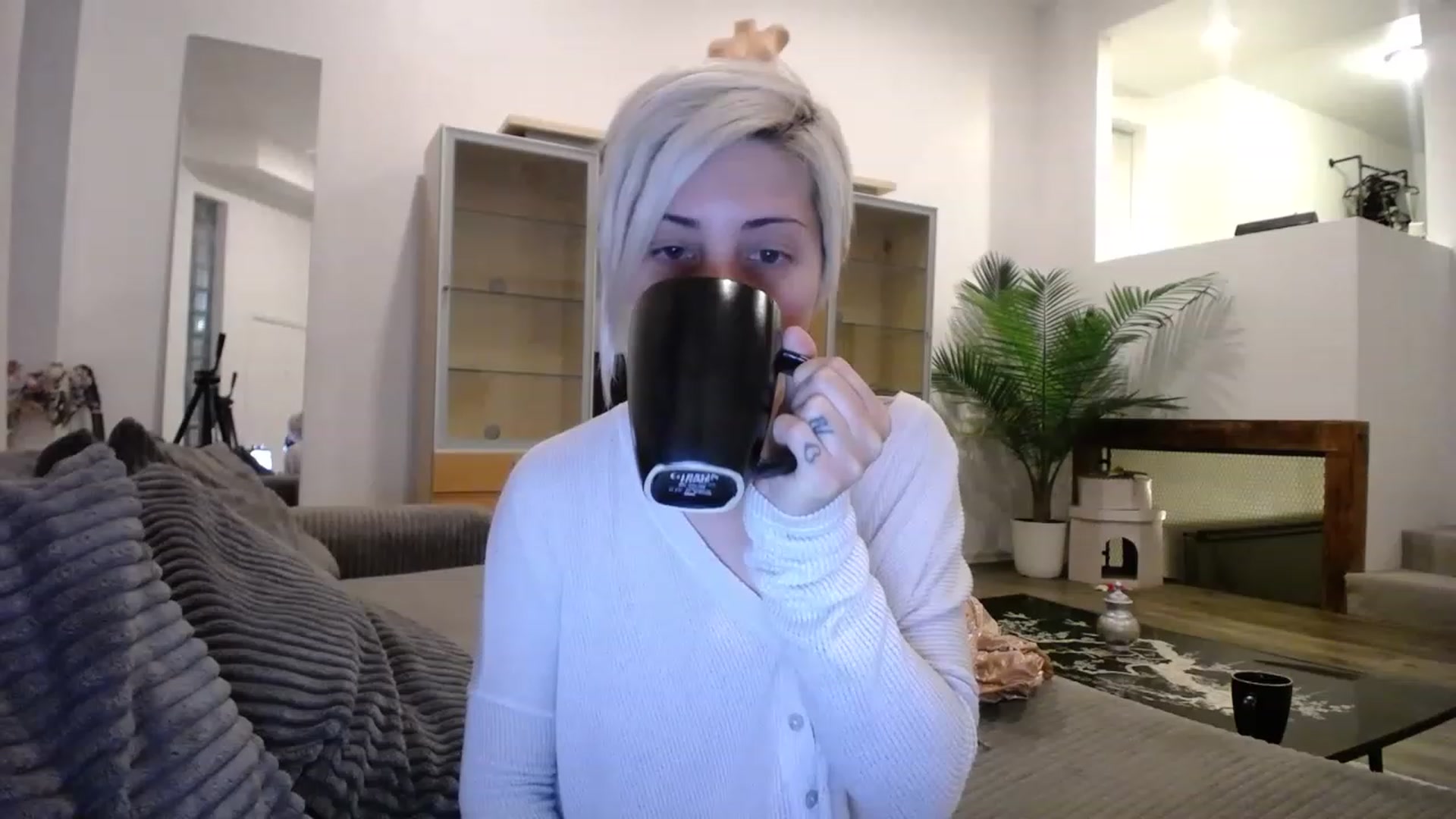 Gallery image thumbnail from ItsJade's myfreecams stream on, 05/19/2023, 02:28 image 8 of 20