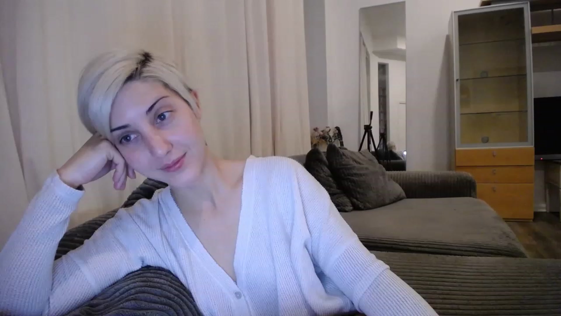 Gallery image thumbnail from ItsJade's myfreecams stream on, 05/19/2023, 02:28 image 19 of 20