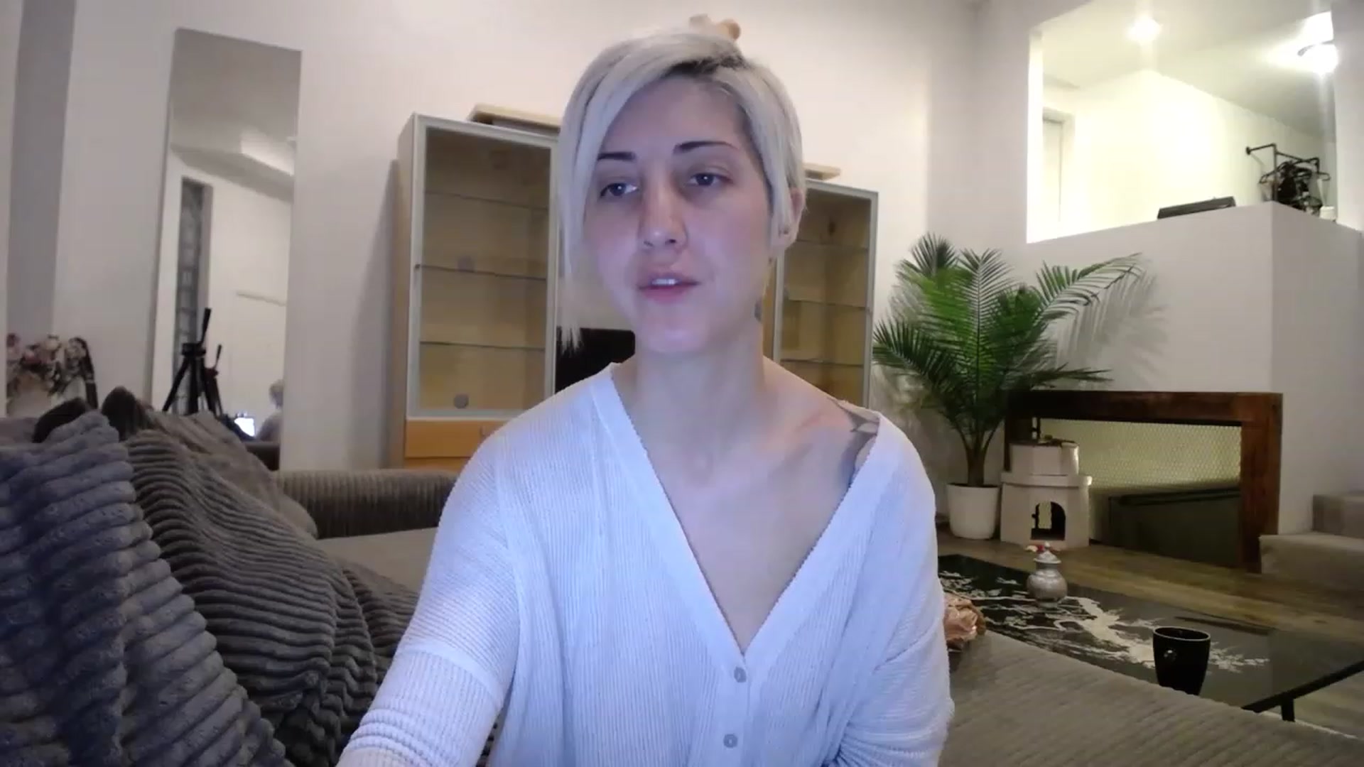 Gallery image thumbnail from ItsJade's myfreecams stream on, 05/19/2023, 02:28 image 9 of 20