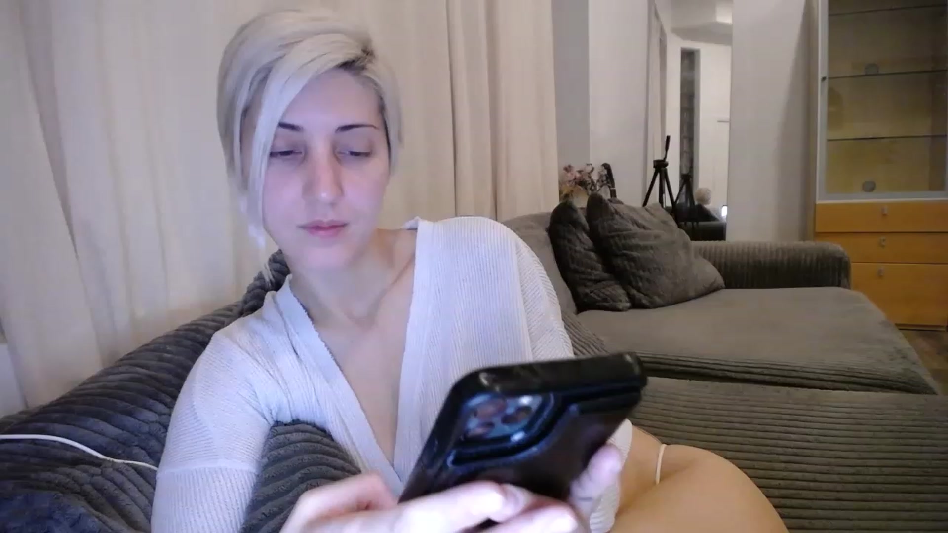 Gallery image thumbnail from ItsJade's myfreecams stream on, 05/19/2023, 02:28 image 20 of 20