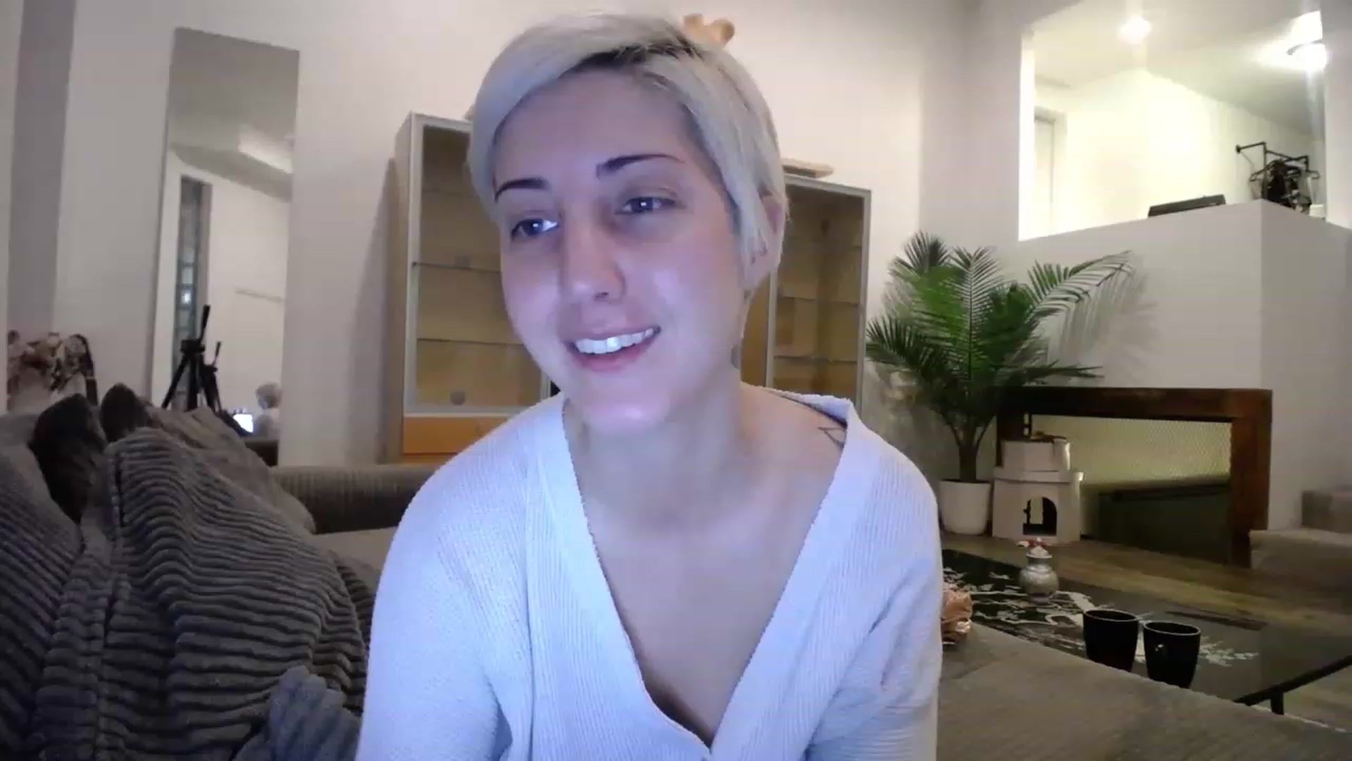 Gallery image thumbnail from ItsJade's myfreecams stream on, 05/19/2023, 02:28 image 10 of 20