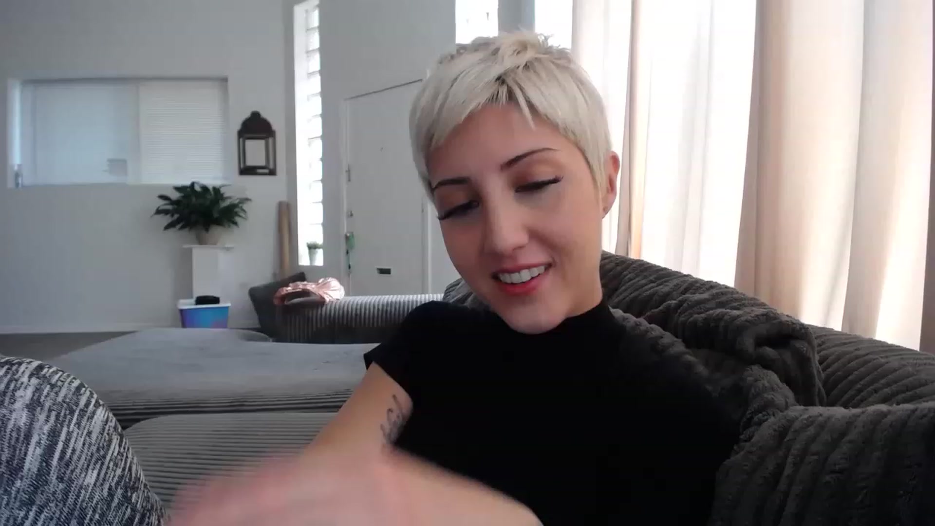 Gallery image thumbnail from ItsJade's myfreecams stream on, 05/19/2023, 23:27 image 3 of 20