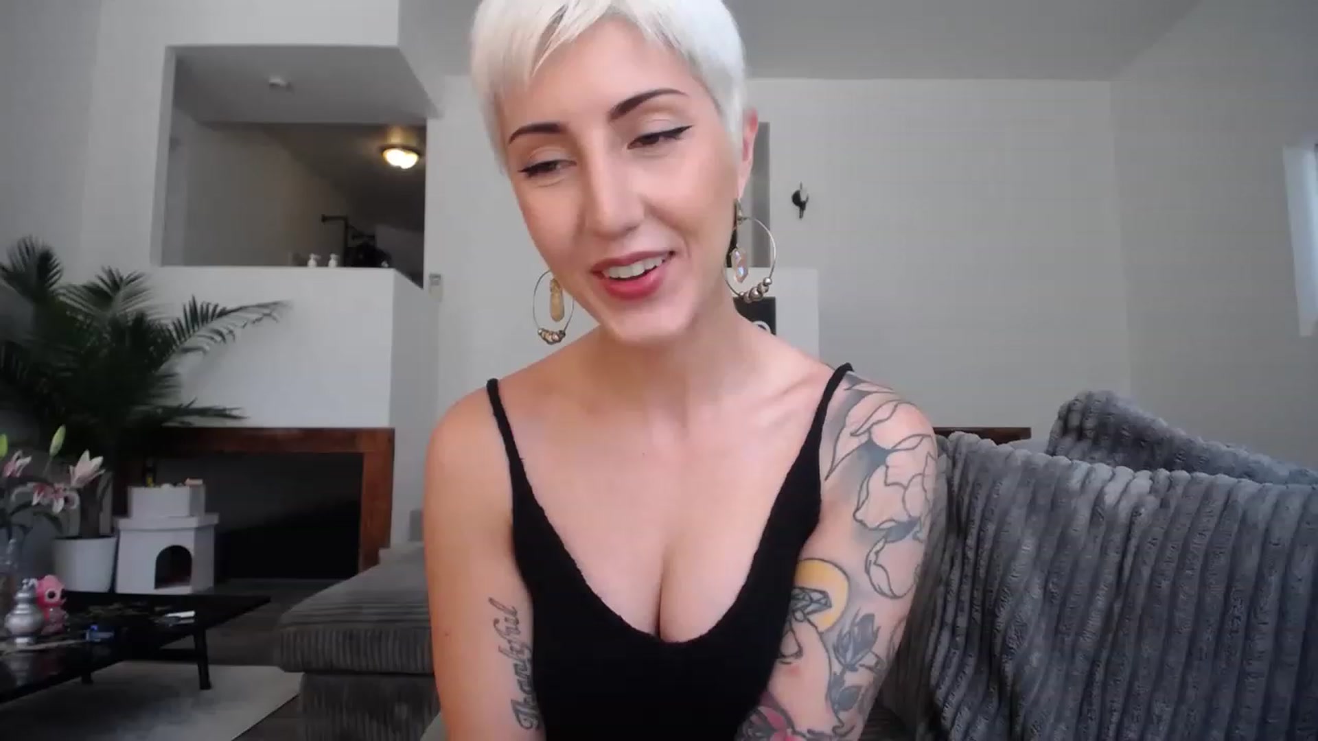 Gallery image thumbnail from ItsJade's myfreecams stream on, 06/02/2023, 18:43 image 1 of 20