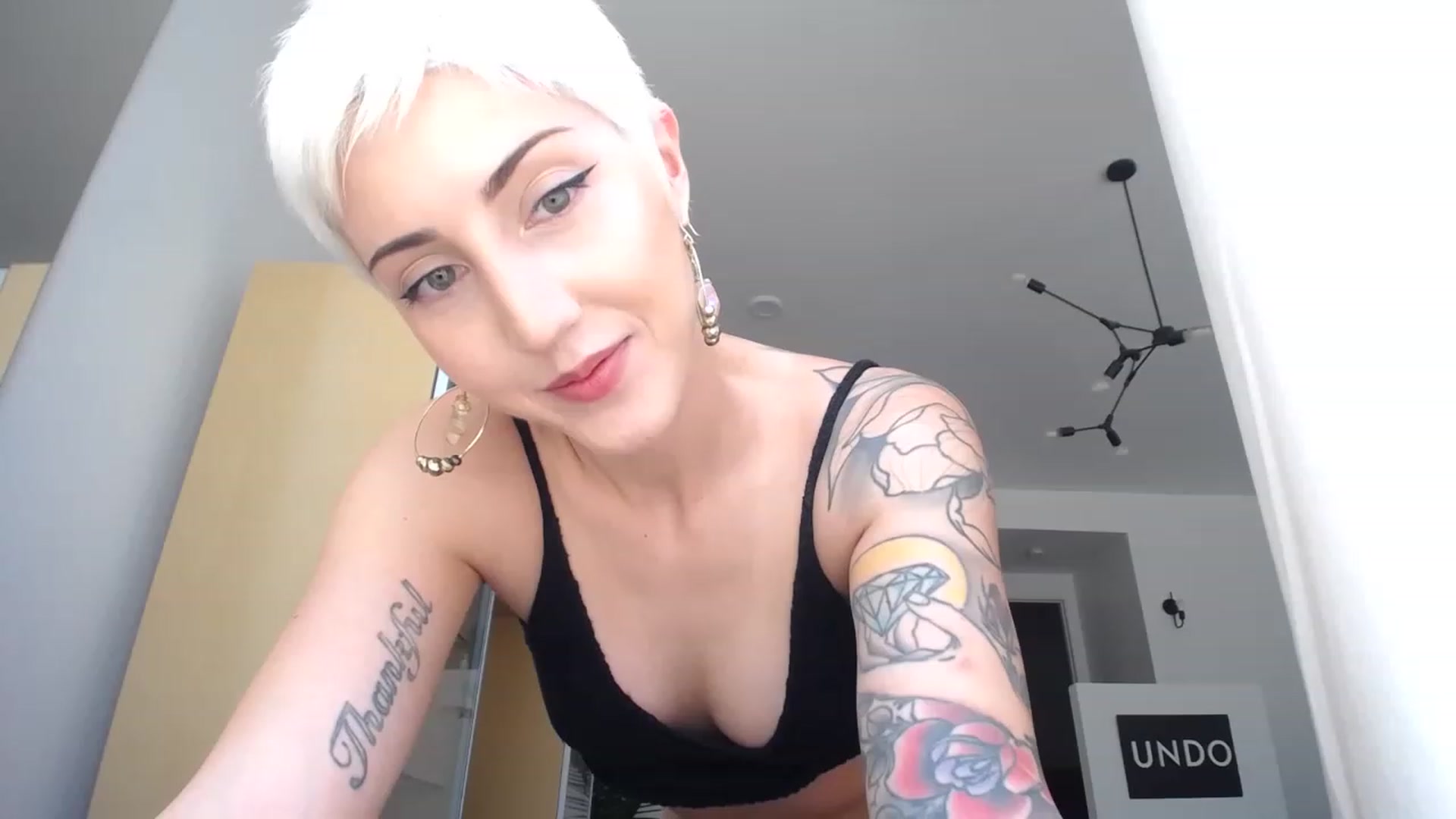 Gallery image thumbnail from ItsJade's myfreecams stream on, 06/02/2023, 18:43 image 18 of 20