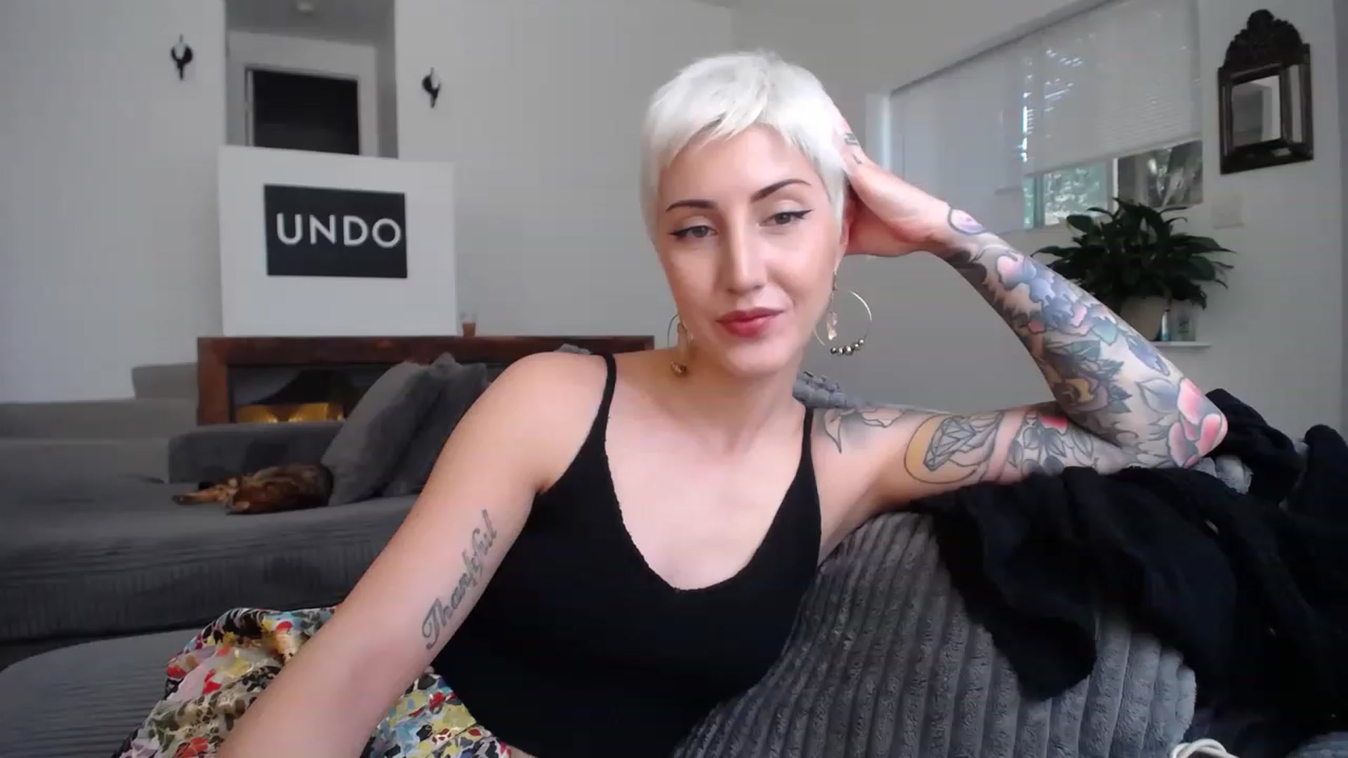 Gallery image thumbnail from ItsJade's myfreecams stream on, 06/02/2023, 18:43 image 4 of 20