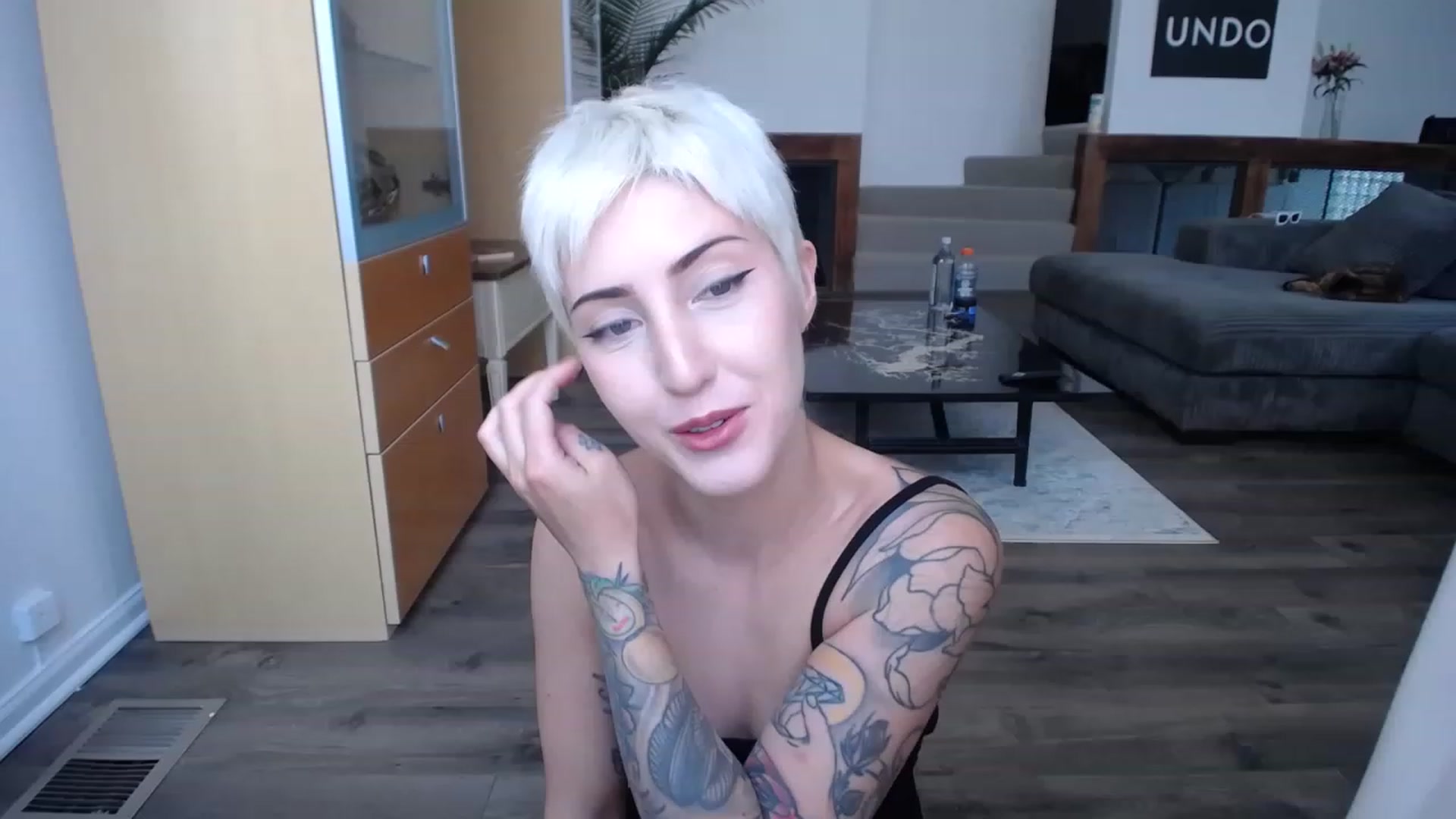 Gallery image thumbnail from ItsJade's myfreecams stream on, 06/03/2023, 22:17 image 8 of 20