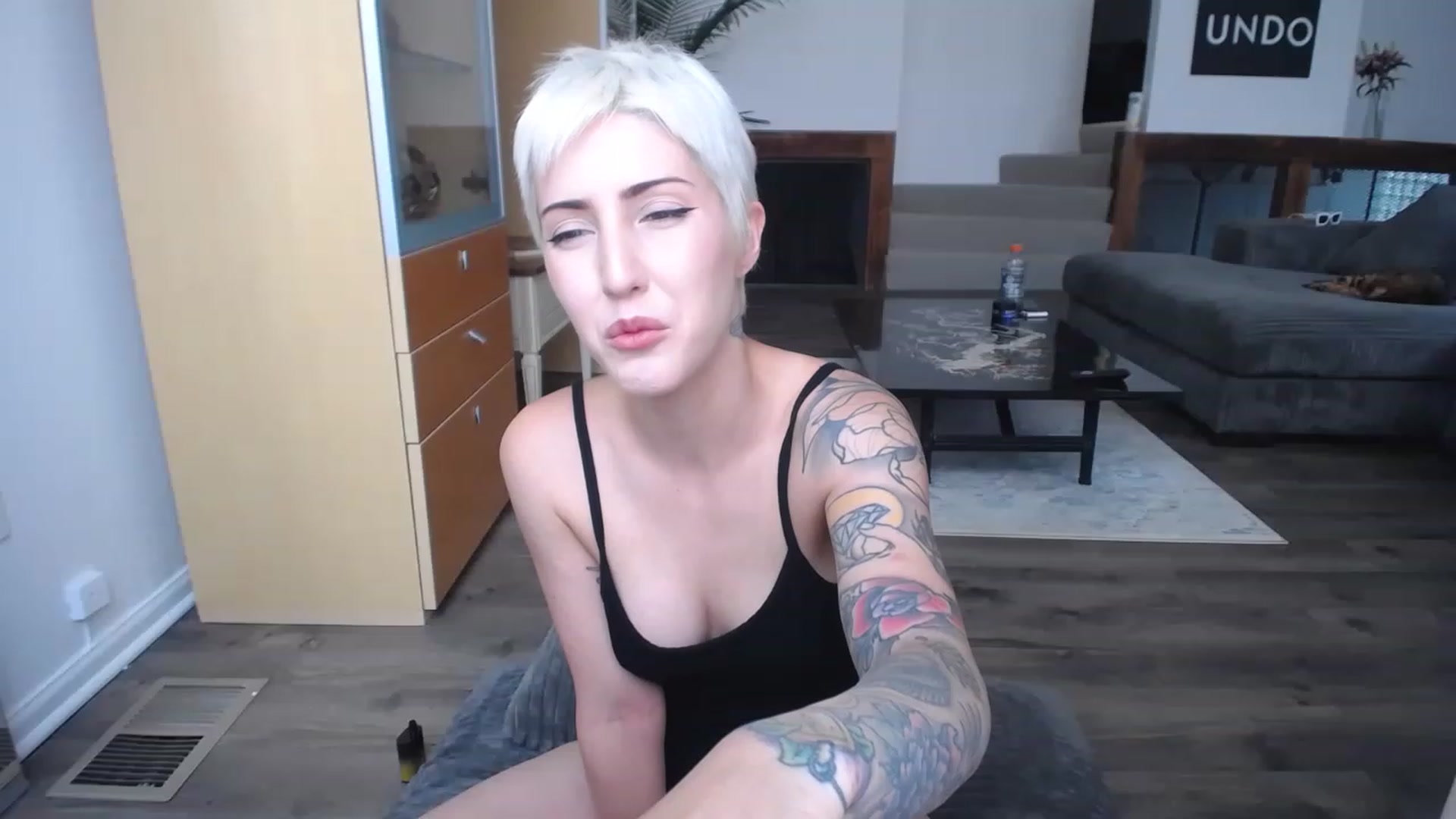 Gallery image thumbnail from ItsJade's myfreecams stream on, 06/03/2023, 22:17 image 20 of 20