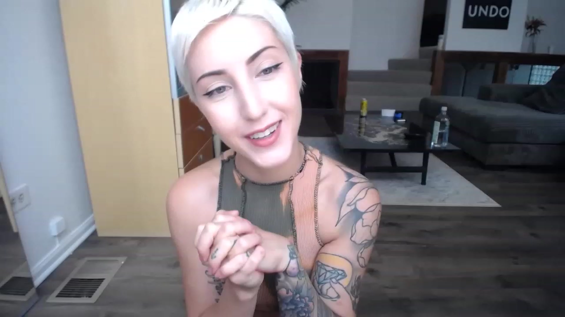 Gallery image thumbnail from ItsJade's myfreecams stream on, 06/04/2023, 15:46 image 14 of 20