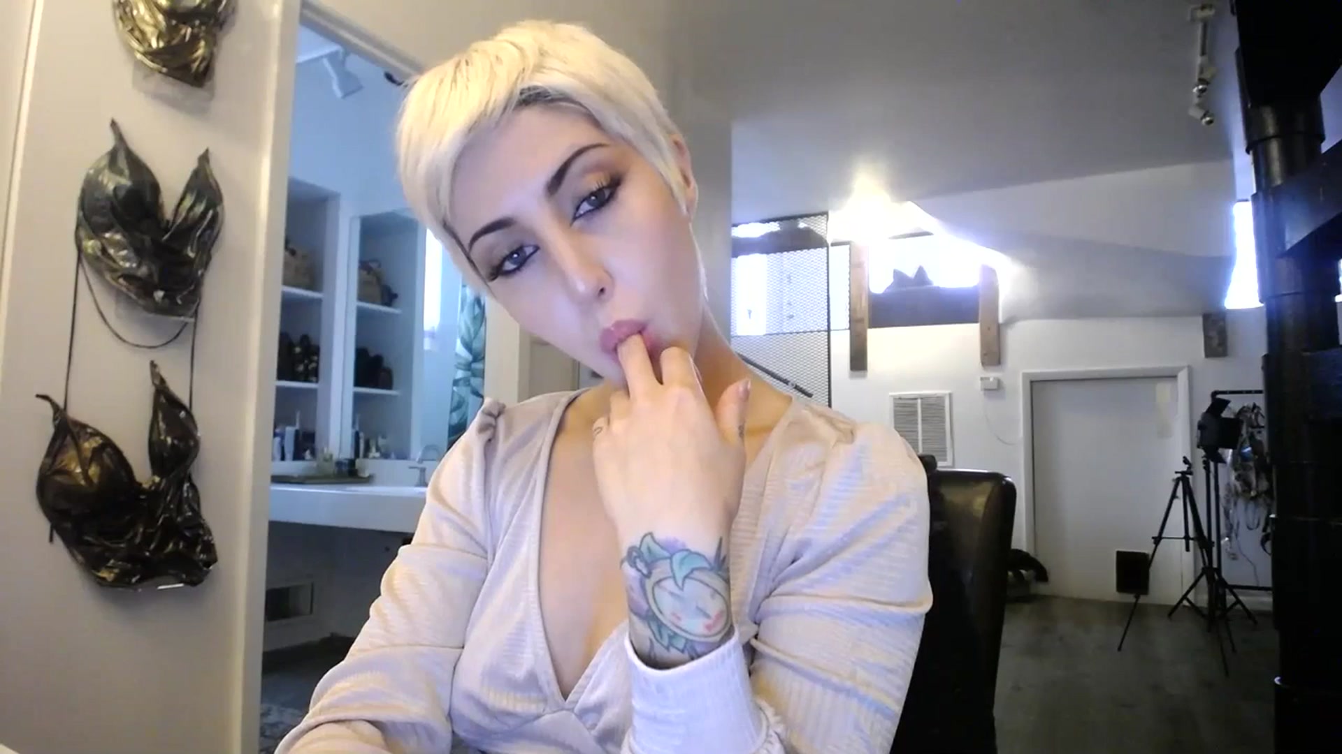 Gallery image thumbnail from ItsJade's myfreecams stream on, 07/13/2023, 17:09 image 17 of 20