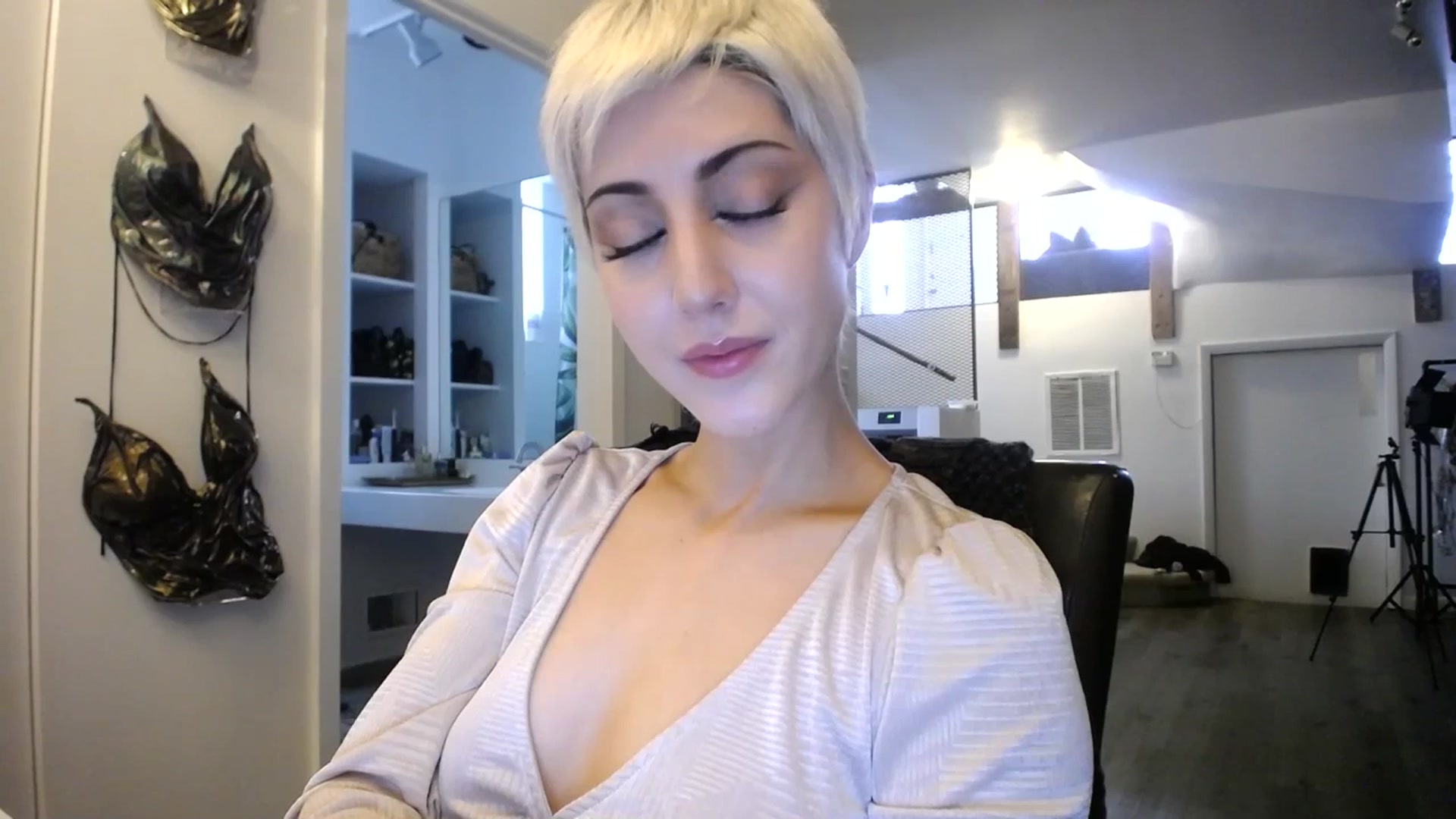 Gallery image thumbnail from ItsJade's myfreecams stream on, 07/13/2023, 17:09 image 4 of 20