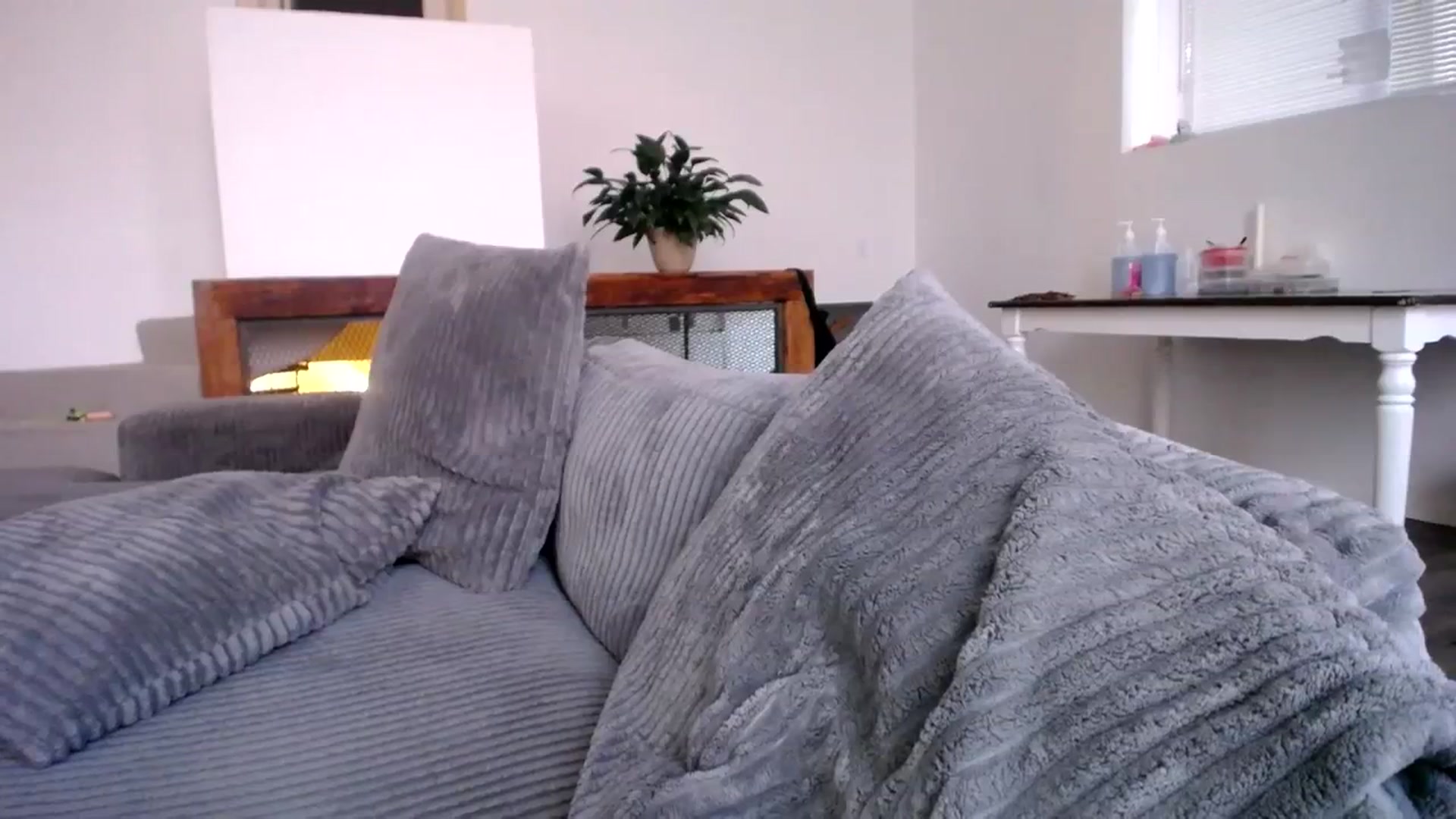 Gallery image thumbnail from ItsJade's myfreecams stream on, 09/03/2023, 24:01 image 18 of 20