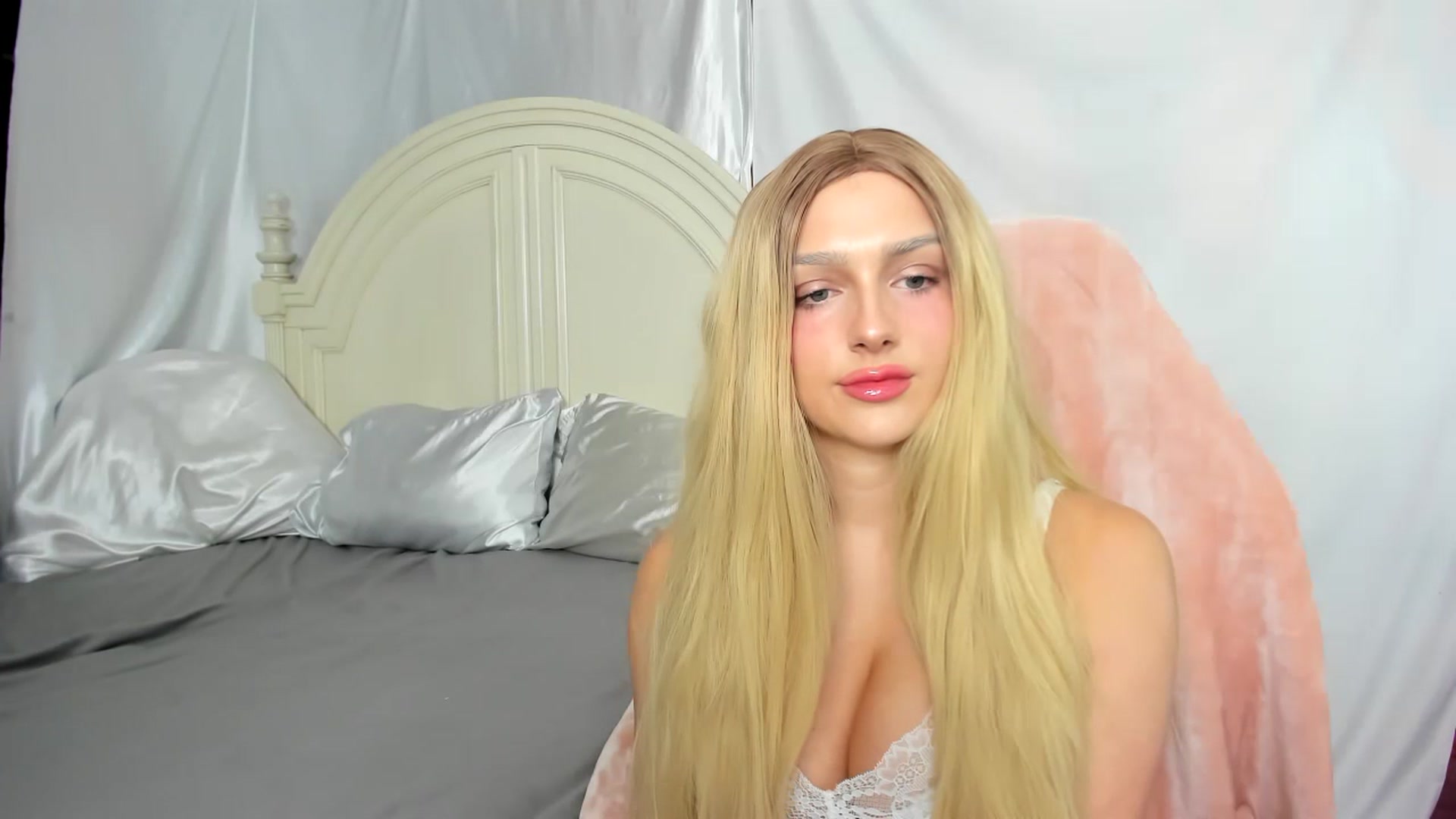 Gallery image thumbnail from ItsJenni's myfreecams stream on, 07/18/2023, 24:23 image 20 of 20