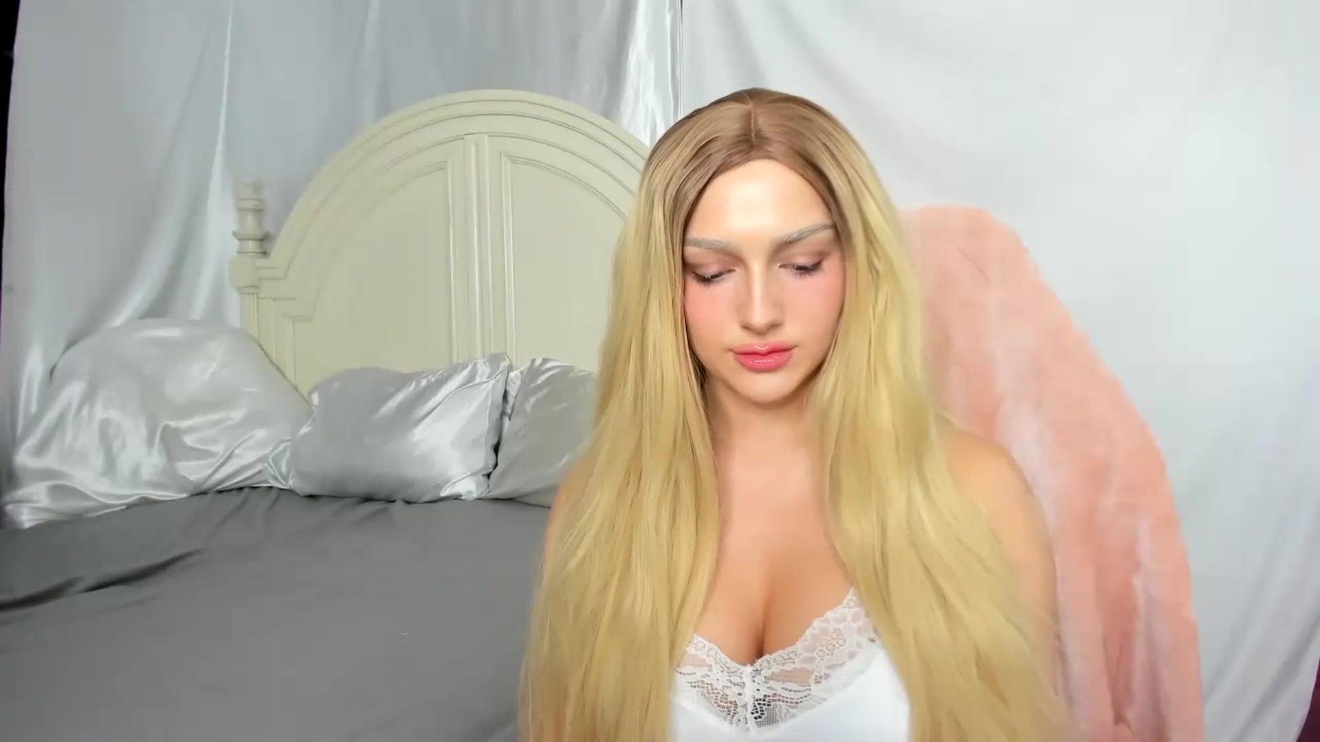 Gallery image thumbnail from ItsJenni's myfreecams stream on, 07/18/2023, 24:23 image 12 of 20