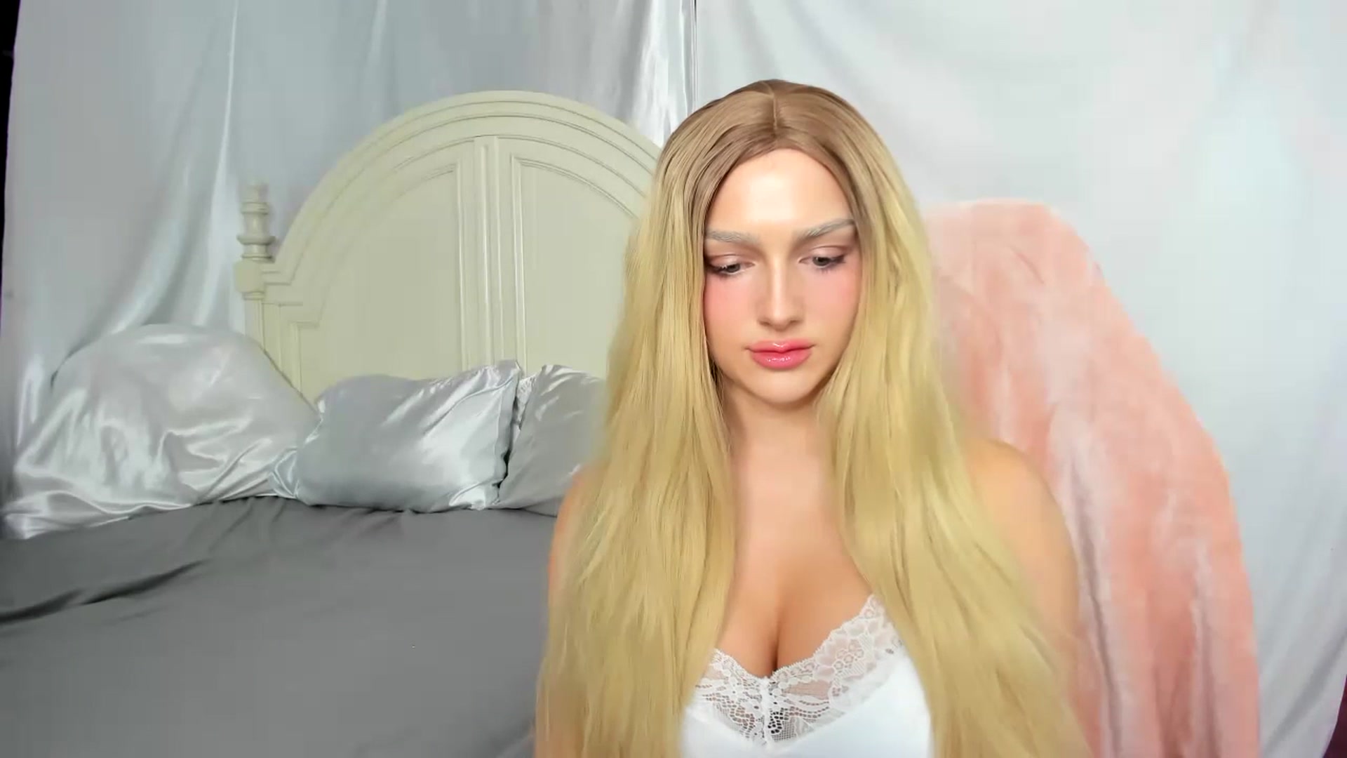 Gallery image thumbnail from ItsJenni's myfreecams stream on, 07/18/2023, 24:23 image 14 of 20