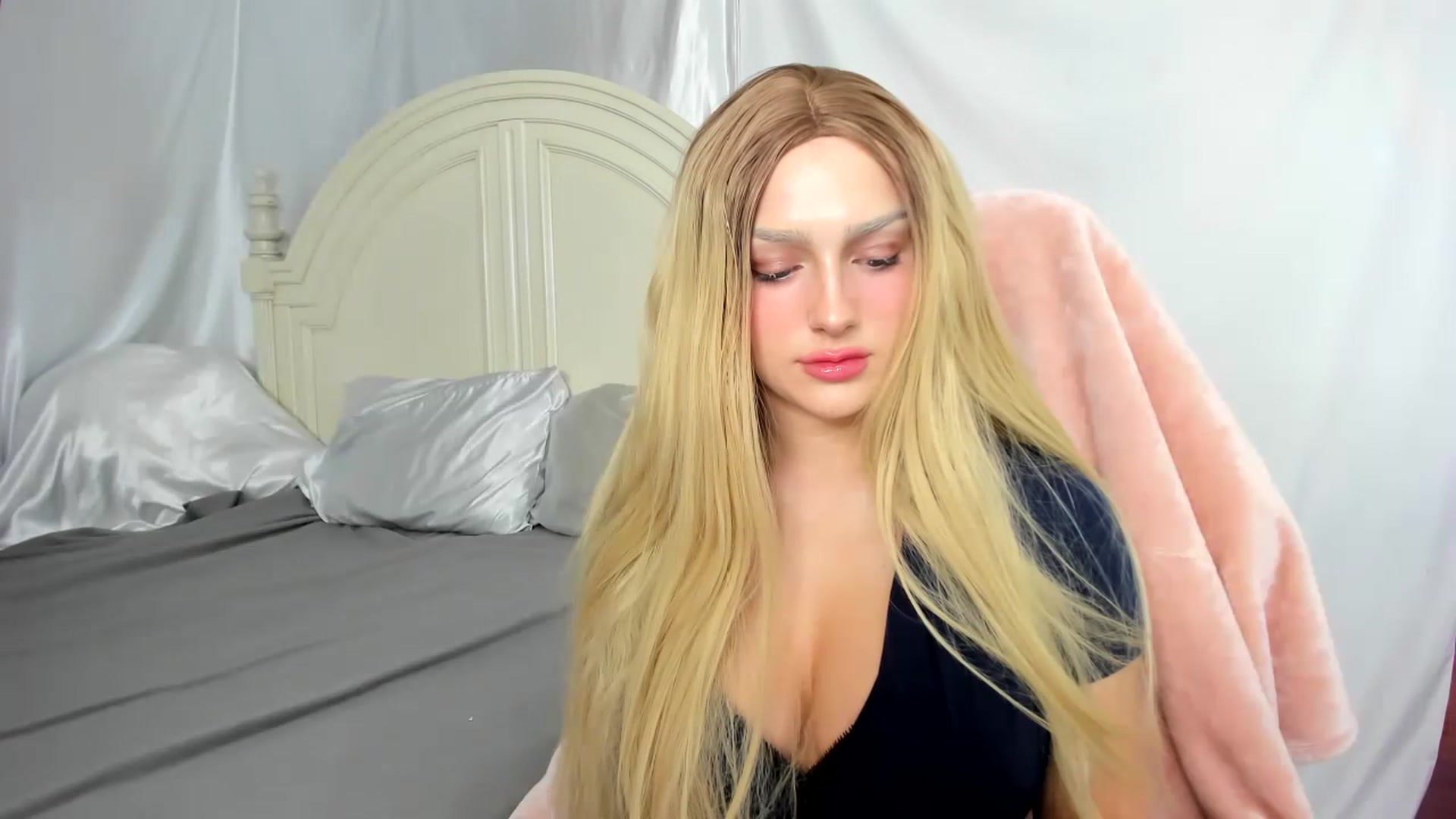 Gallery image thumbnail from ItsJenni's myfreecams stream on, 07/19/2023, 24:45 image 16 of 20