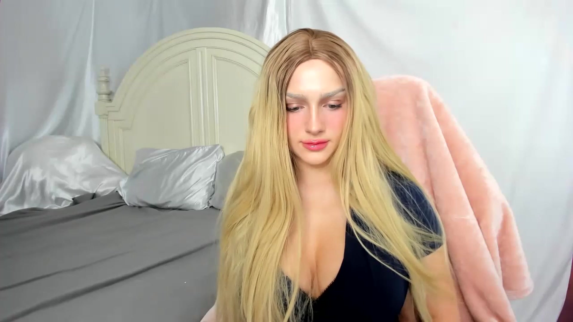 Gallery image thumbnail from ItsJenni's myfreecams stream on, 07/19/2023, 24:45 image 17 of 20