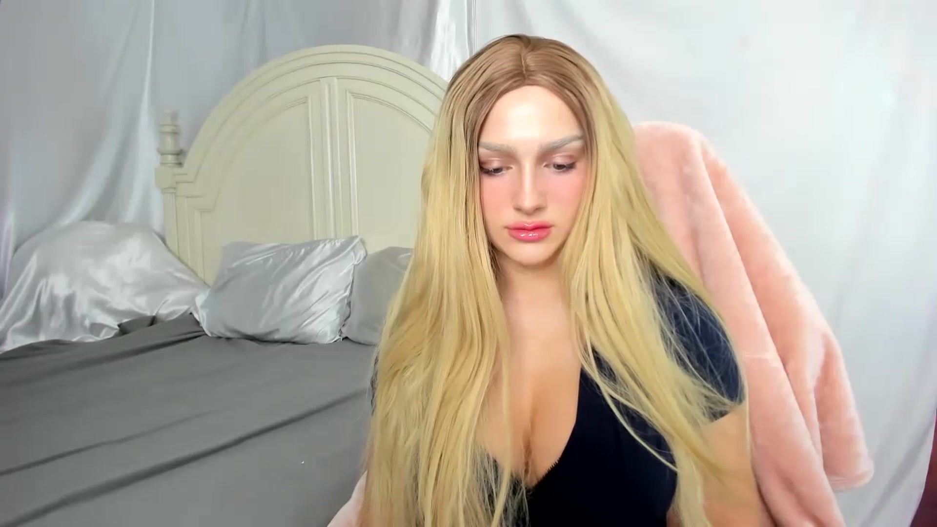 Gallery image thumbnail from ItsJenni's myfreecams stream on, 07/19/2023, 24:45 image 20 of 20