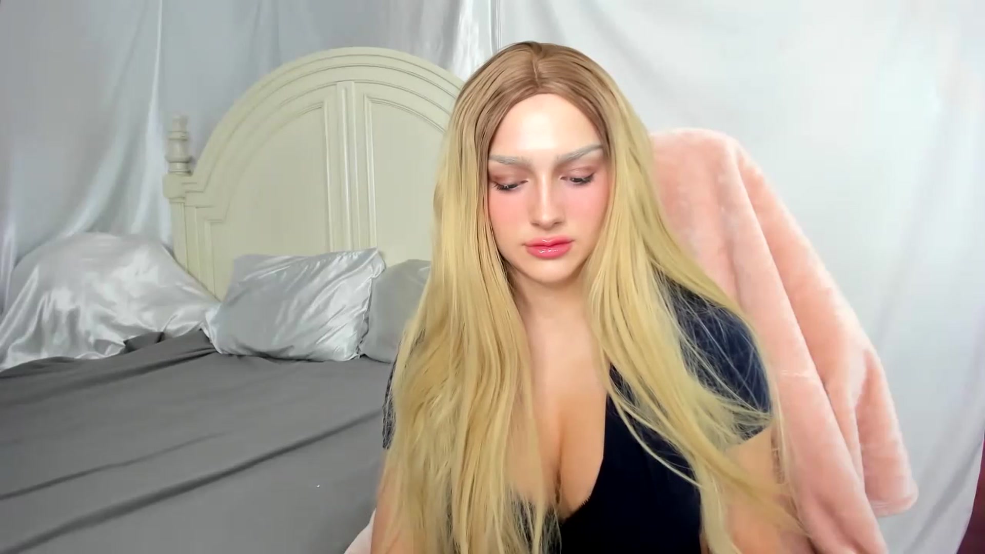 Gallery image thumbnail from ItsJenni's myfreecams stream on, 07/19/2023, 24:45 image 18 of 20