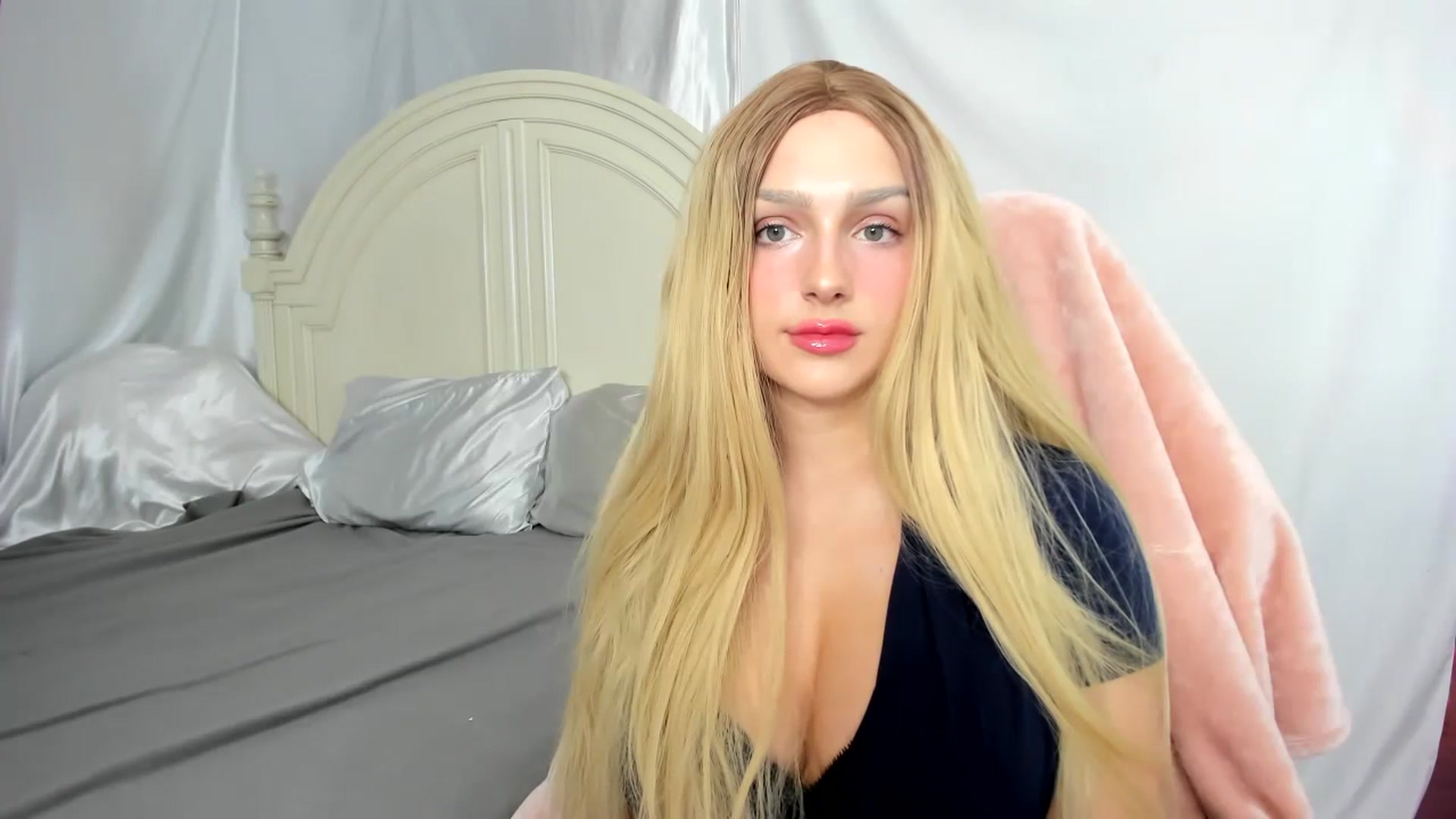 Gallery image thumbnail from ItsJenni's myfreecams stream on, 07/19/2023, 24:45 image 11 of 20