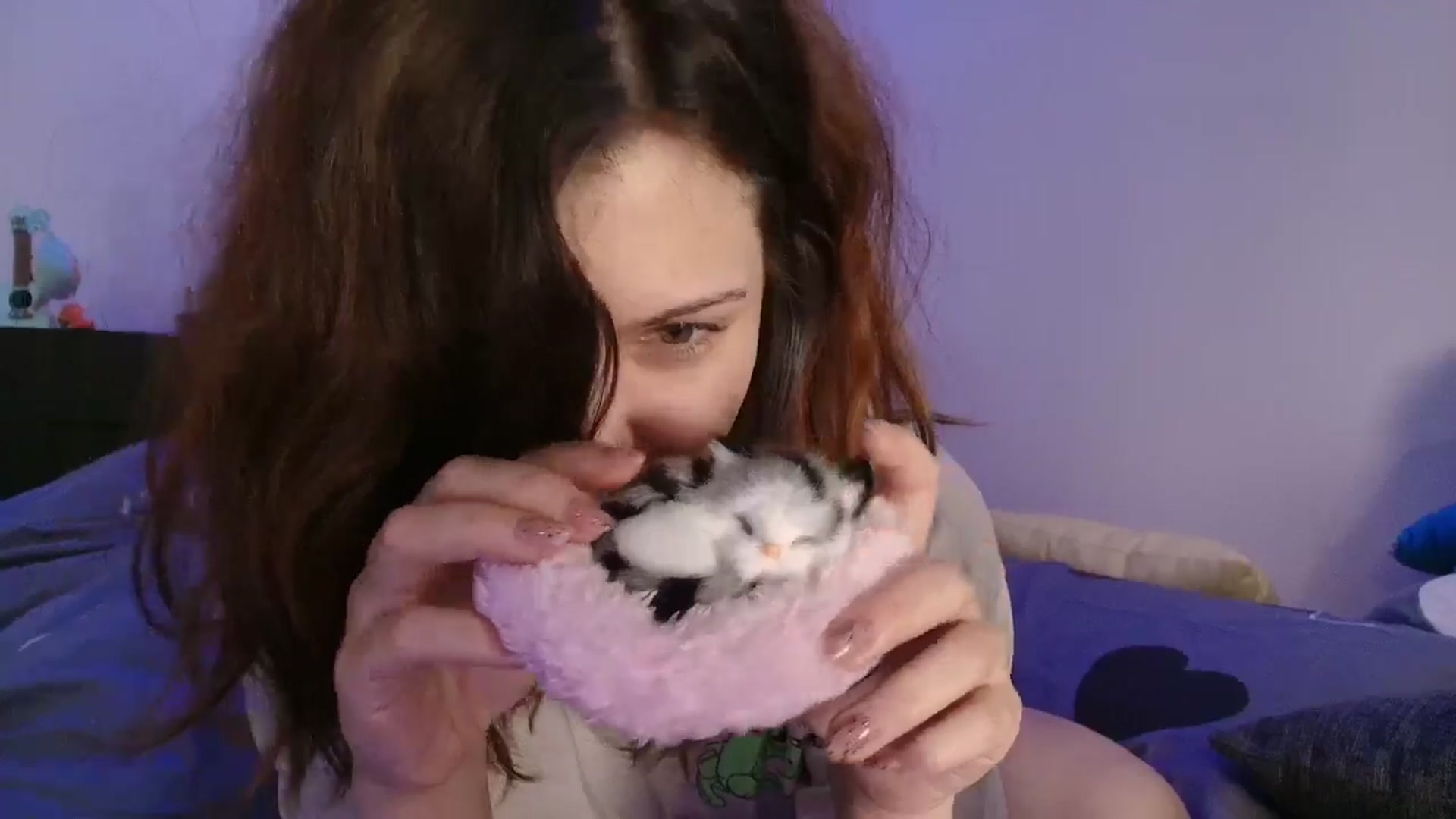 Gallery image thumbnail from ItsJustAPrank's myfreecams stream on, 04/05/2026, 05:59 image 7 of 20