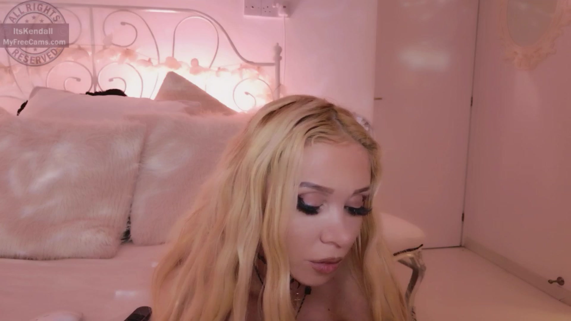 Gallery image thumbnail from ItsKendall's myfreecams stream on, 03/09/2026, 19:28 image 17 of 20