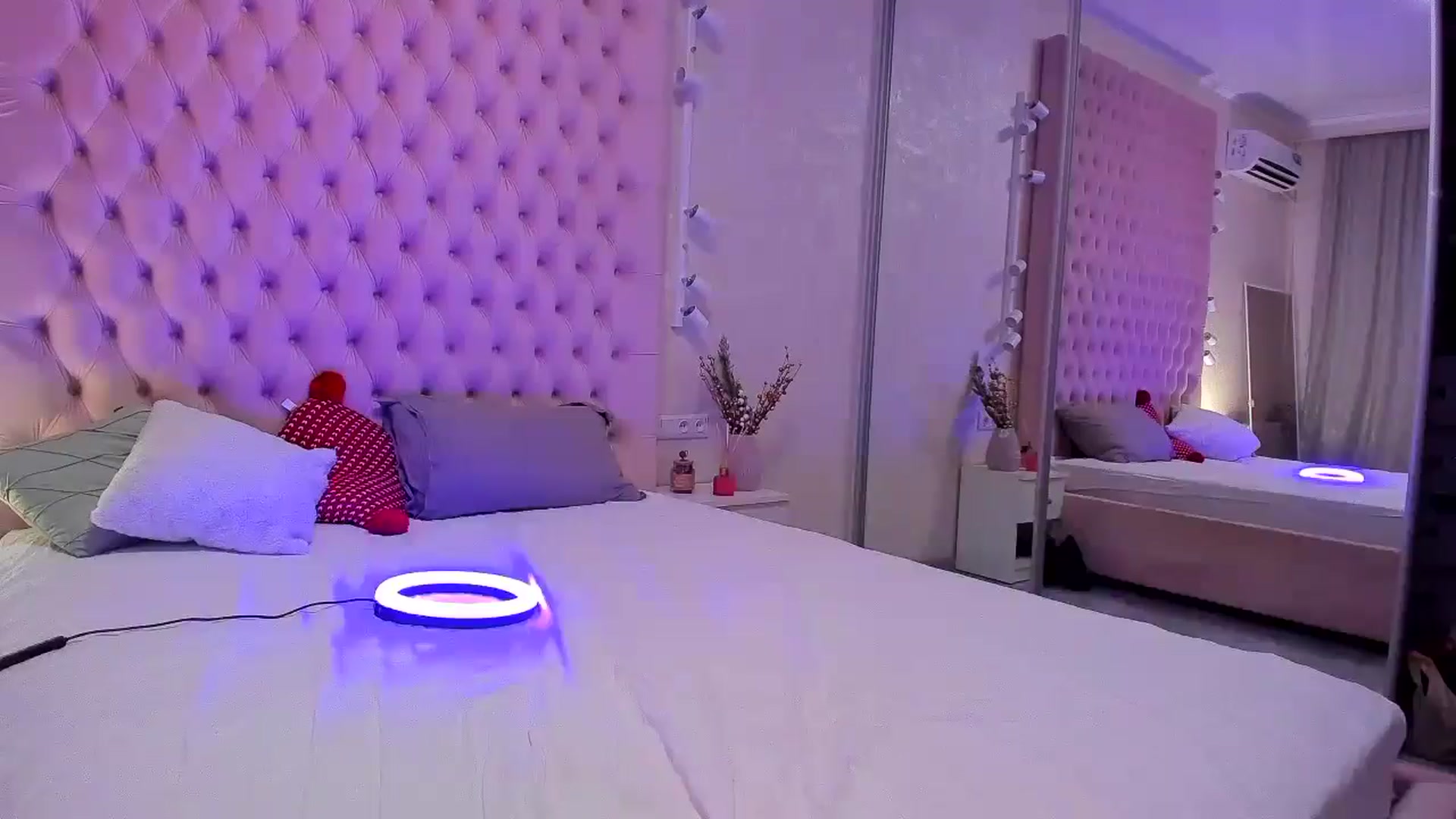 Gallery image thumbnail from ItsKristina's myfreecams stream on, 05/11/2024, 16:08 image 15 of 20