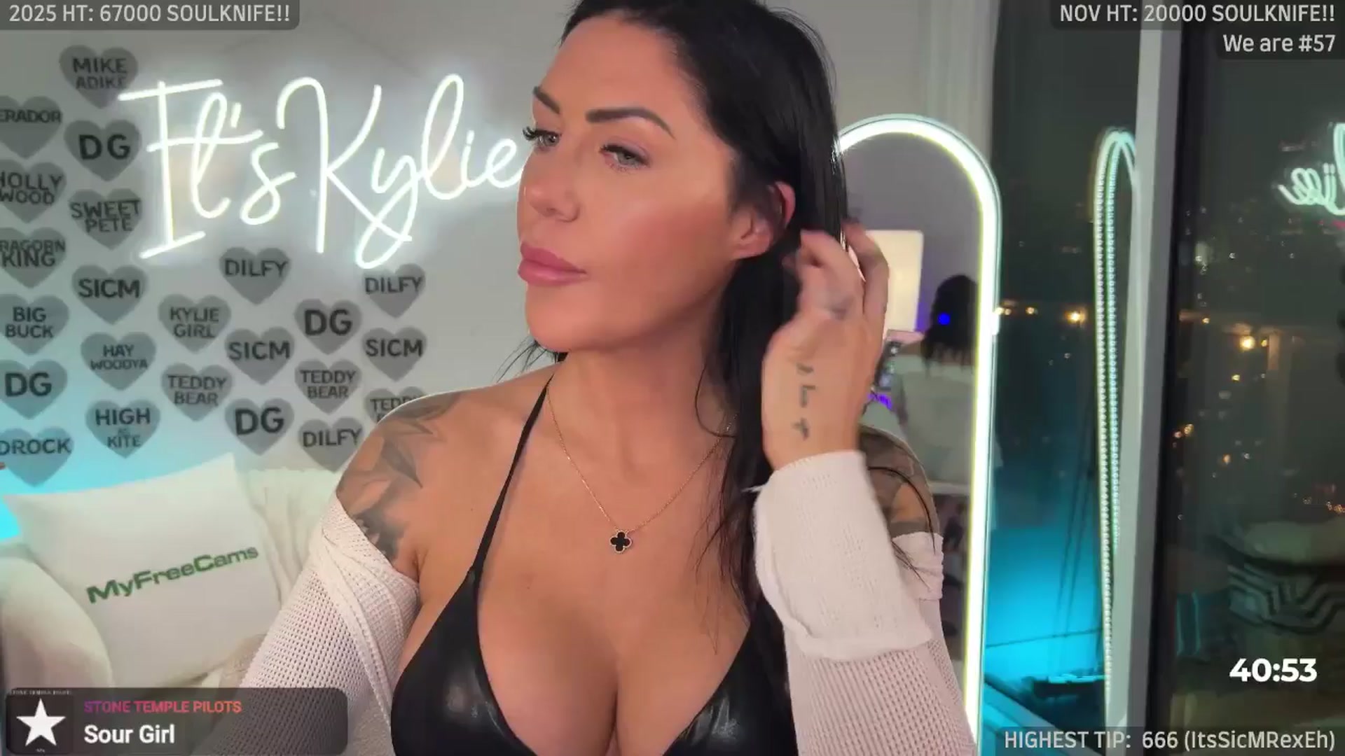 Gallery image thumbnail from ItsKylieEh's myfreecams stream on, 11/14/2025, 04:40 image 17 of 20