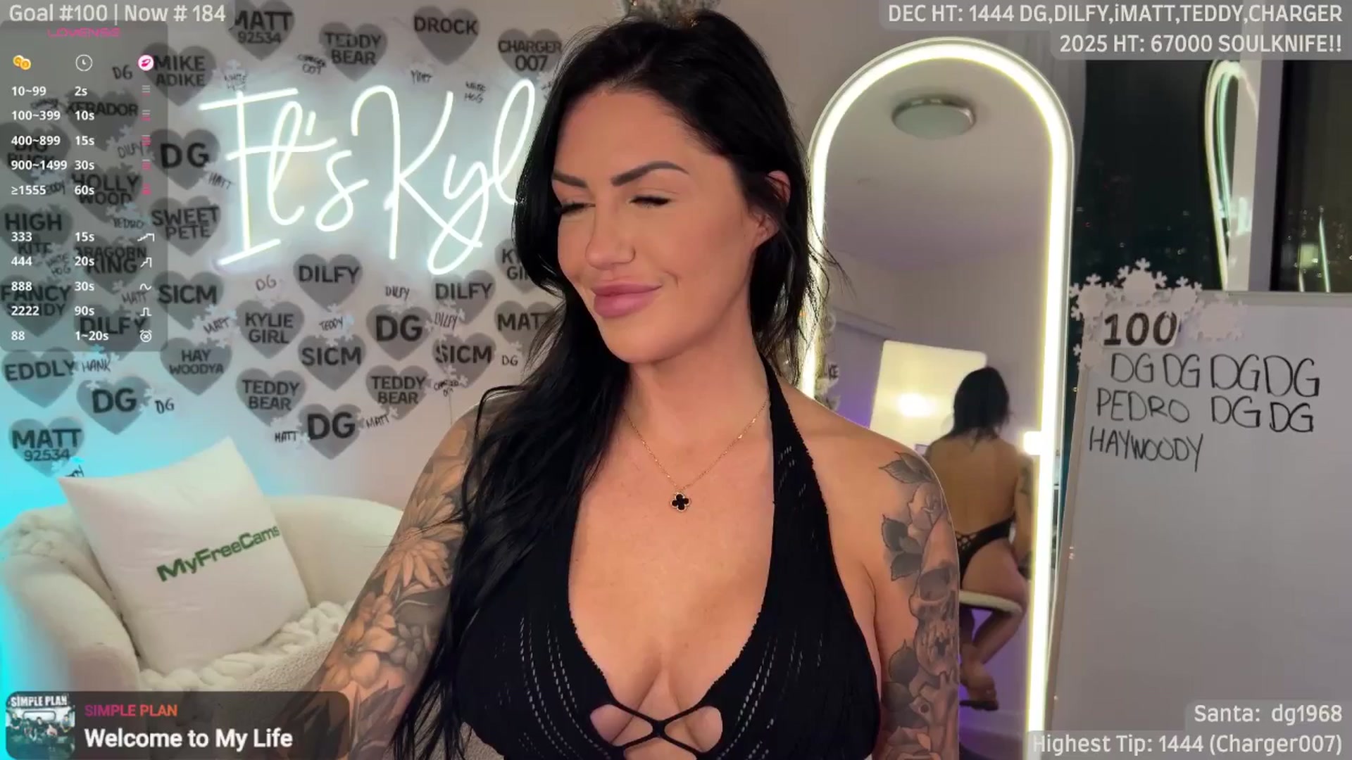 Gallery image thumbnail from ItsKylieEh's myfreecams stream on, 12/08/2025, 24:54 image 17 of 20