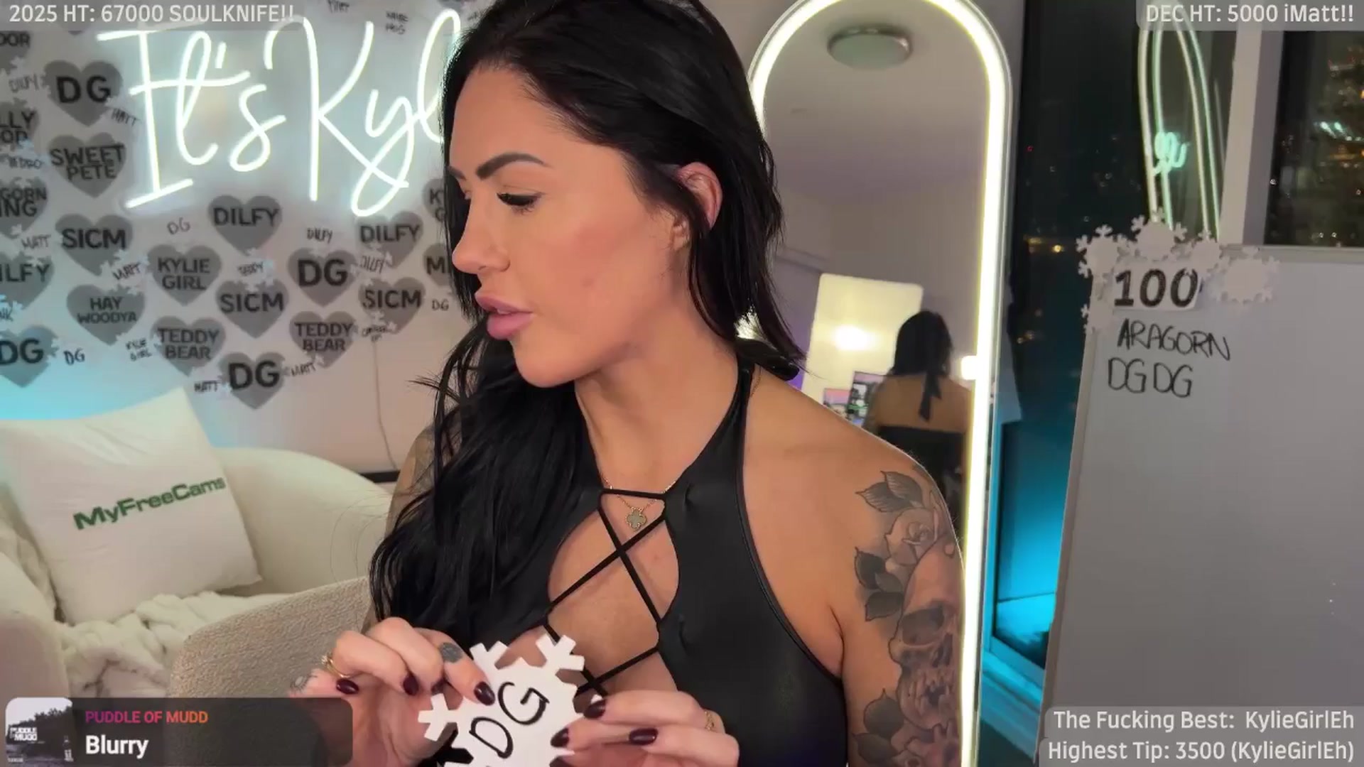 Gallery image thumbnail from ItsKylieEh's myfreecams stream on, 12/19/2025, 24:02 image 18 of 20