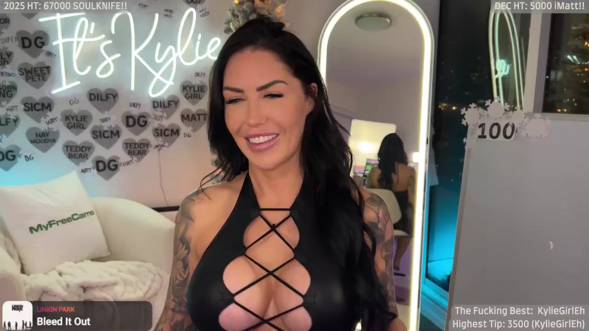 Gallery image thumbnail from ItsKylieEh's myfreecams stream on, 12/19/2025, 24:02 image 3 of 20