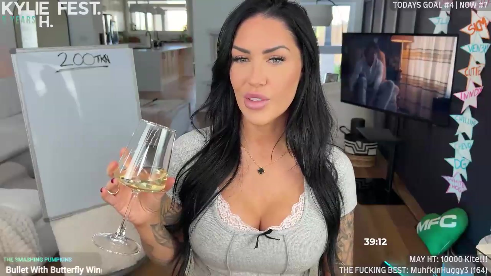 Gallery image thumbnail from ItsKylieEh's myfreecams stream on, 05/12/2026, 24:02 image 12 of 20