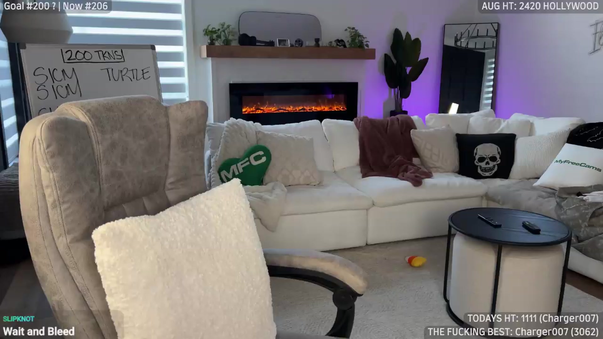 Gallery image thumbnail from ItsKylieEh's myfreecams stream on, 08/09/2026, 01:14 image 11 of 20
