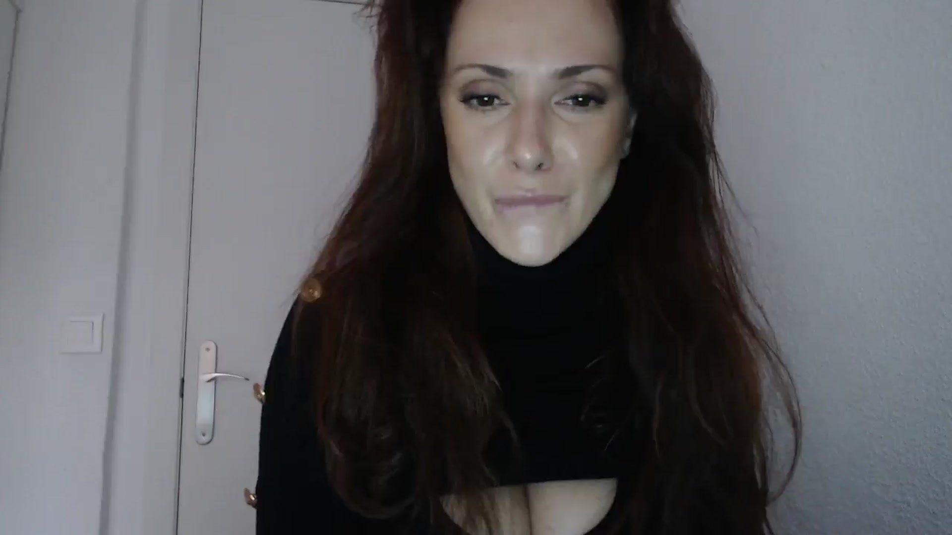 Gallery image thumbnail from ItsLizi's myfreecams stream on, 01/02/2026, 16:43 image 7 of 20